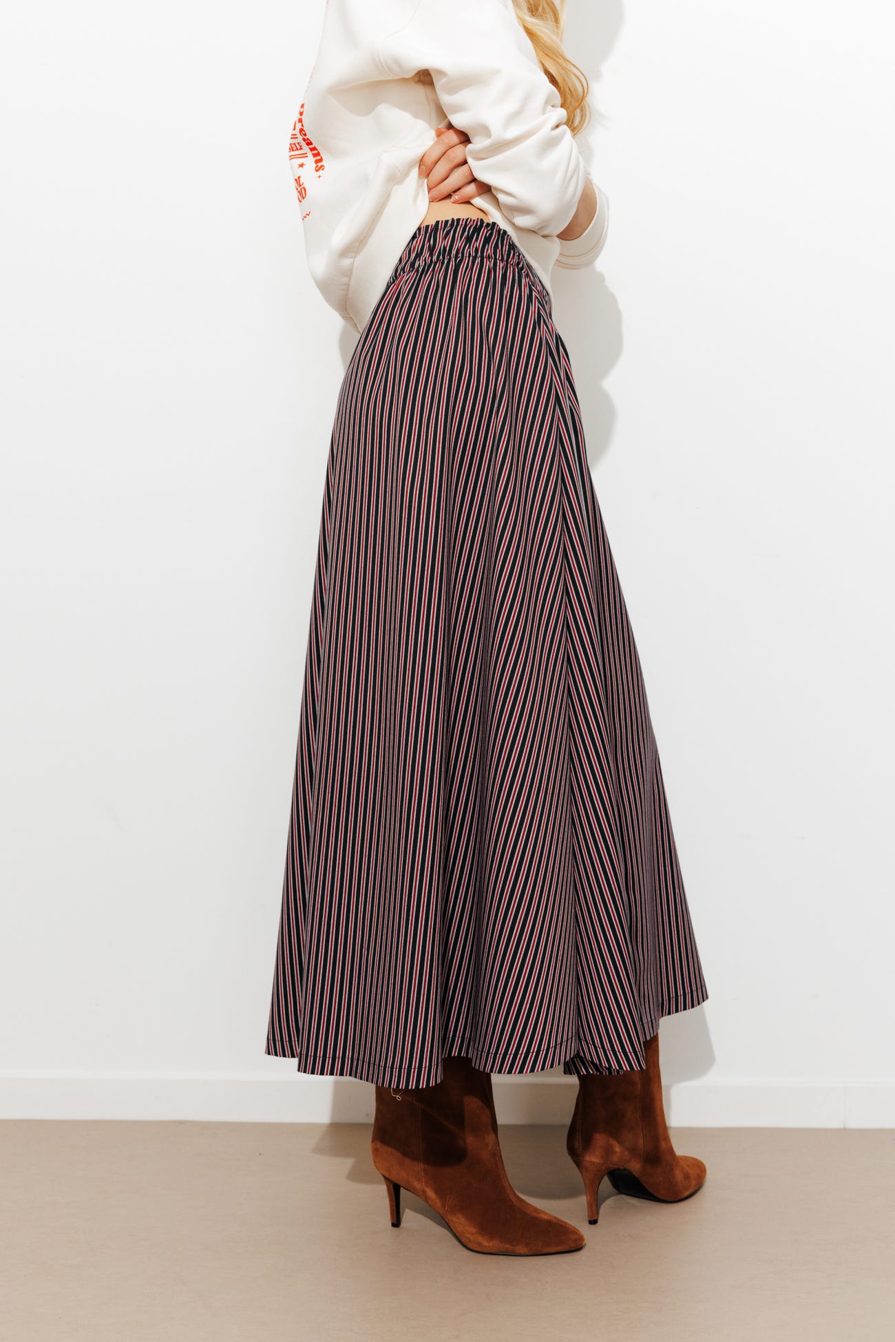 Gestreifter weiter Rock