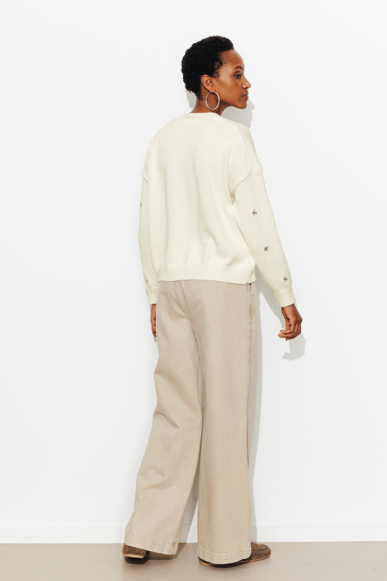 Cardigan con ricamo a fiori