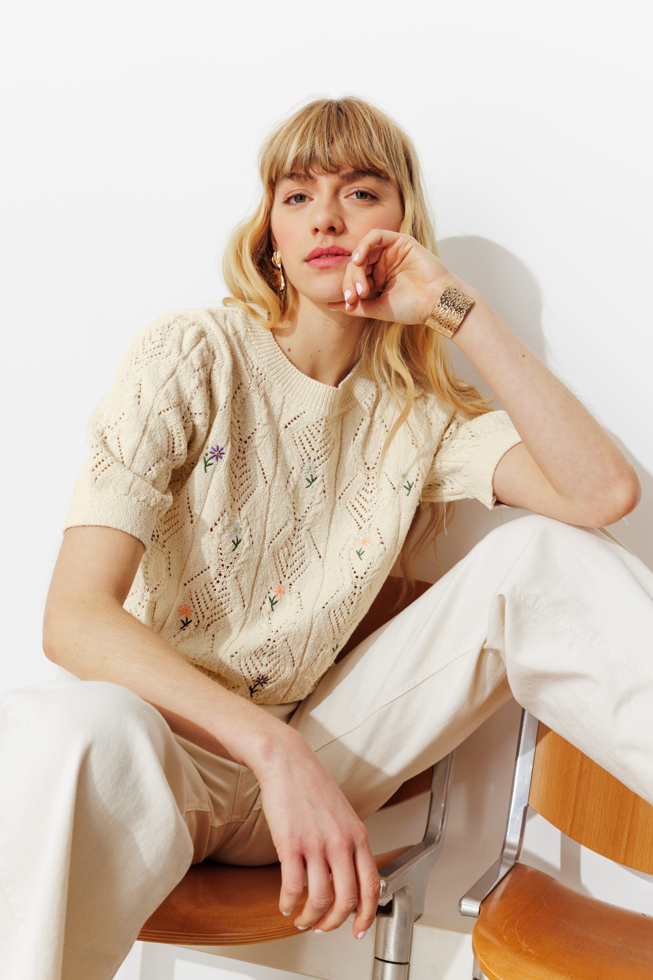 Jersey con flores bordadas