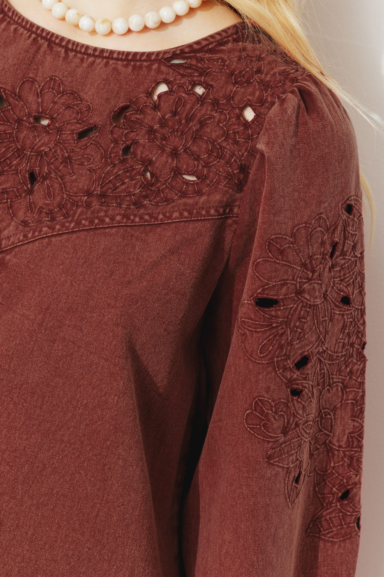 Abito in denim ricamato