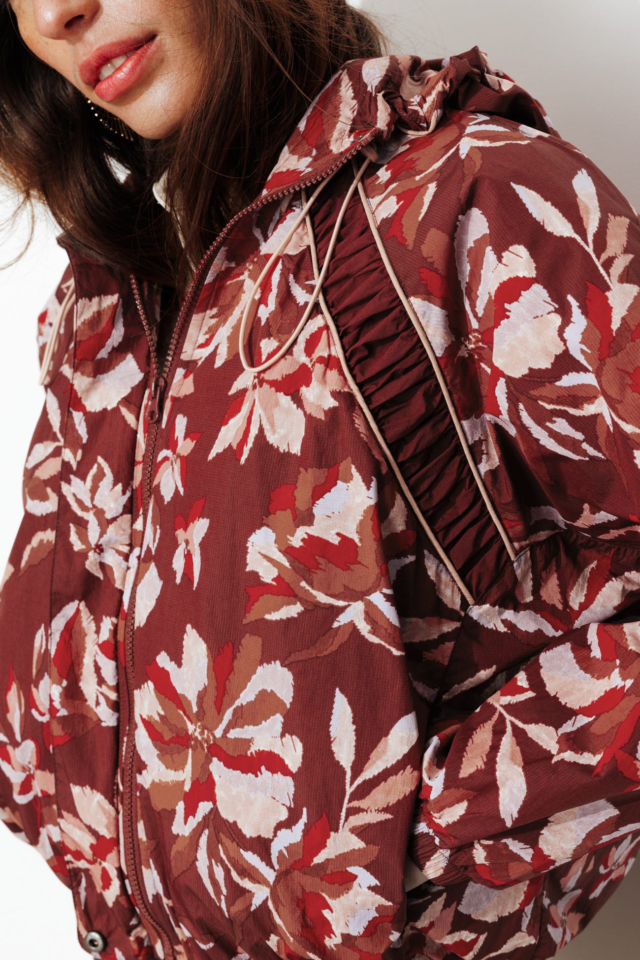 Giacca a vento con cappuccio