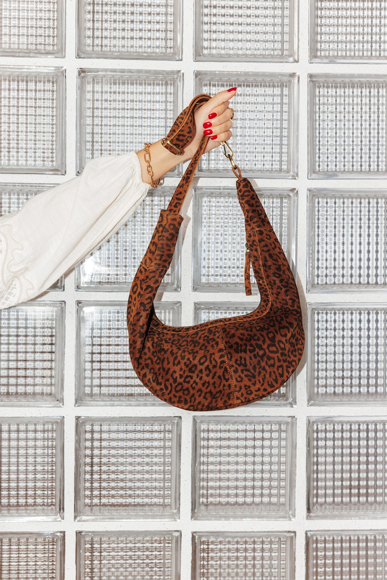 Sac croissant léopard en cuir