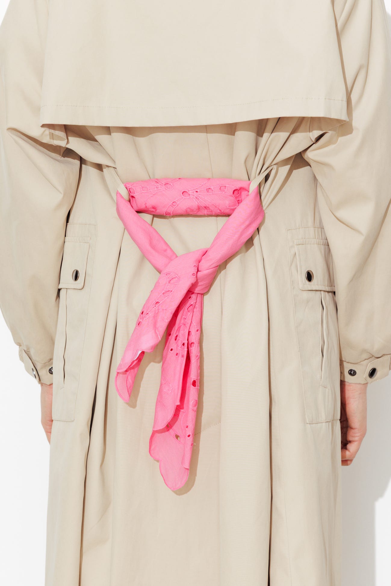 Foulard en broderie anglaise