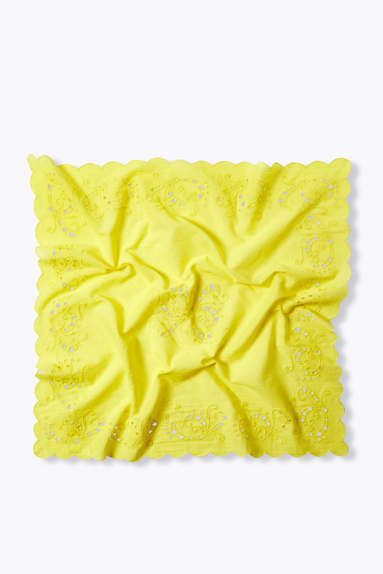 Pañuelo con bordado inglés