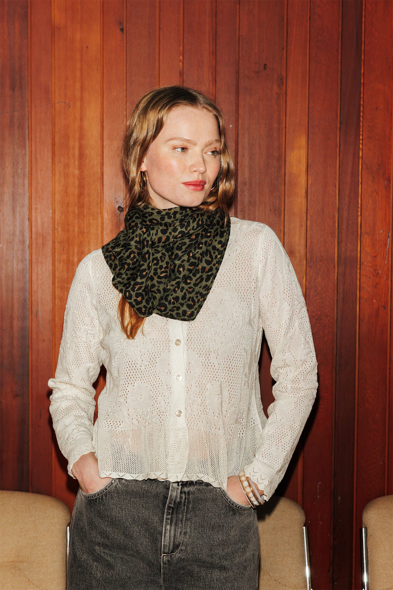 Foulard carré léopard en laine