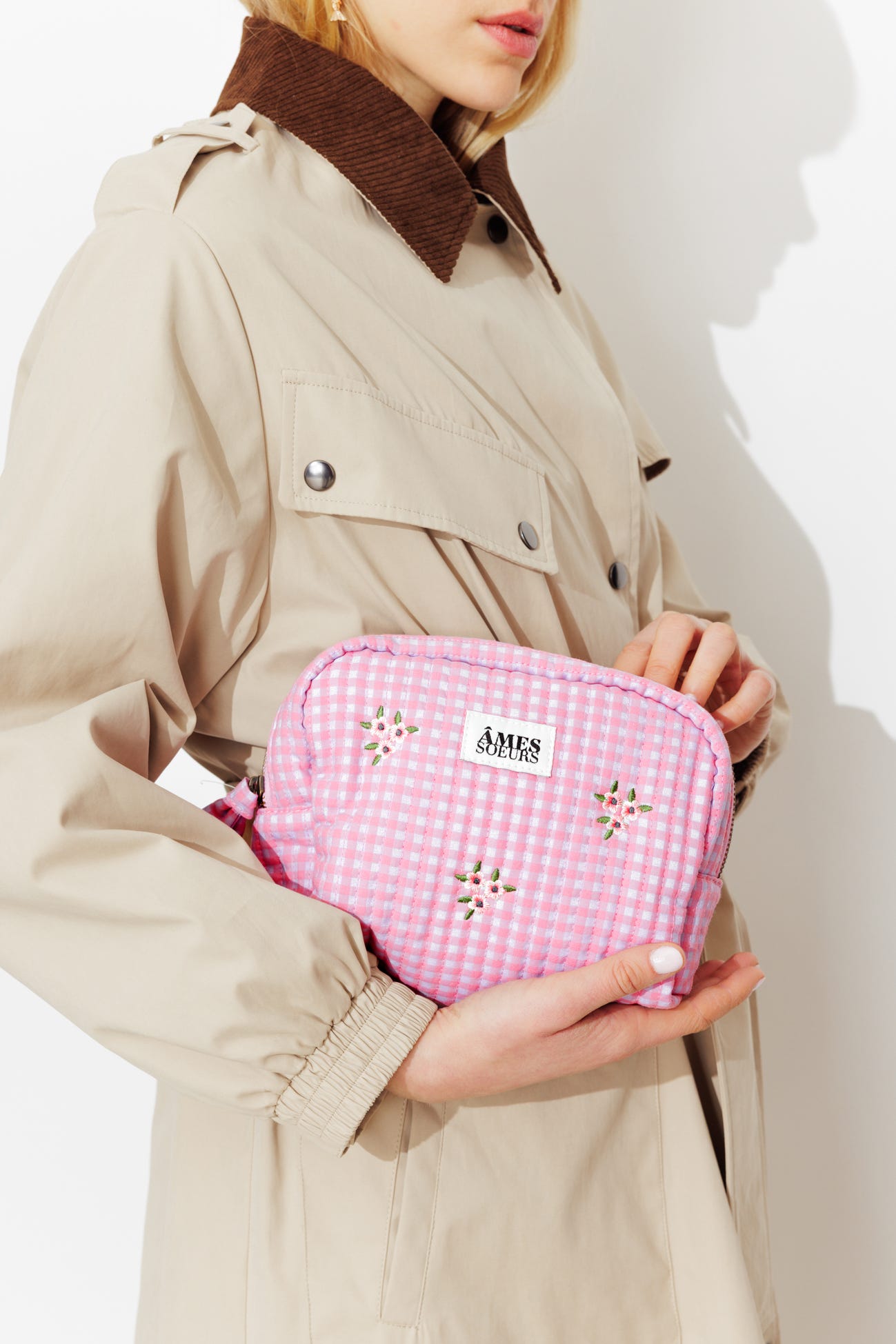 Besticktes Etui mit Vichykaros