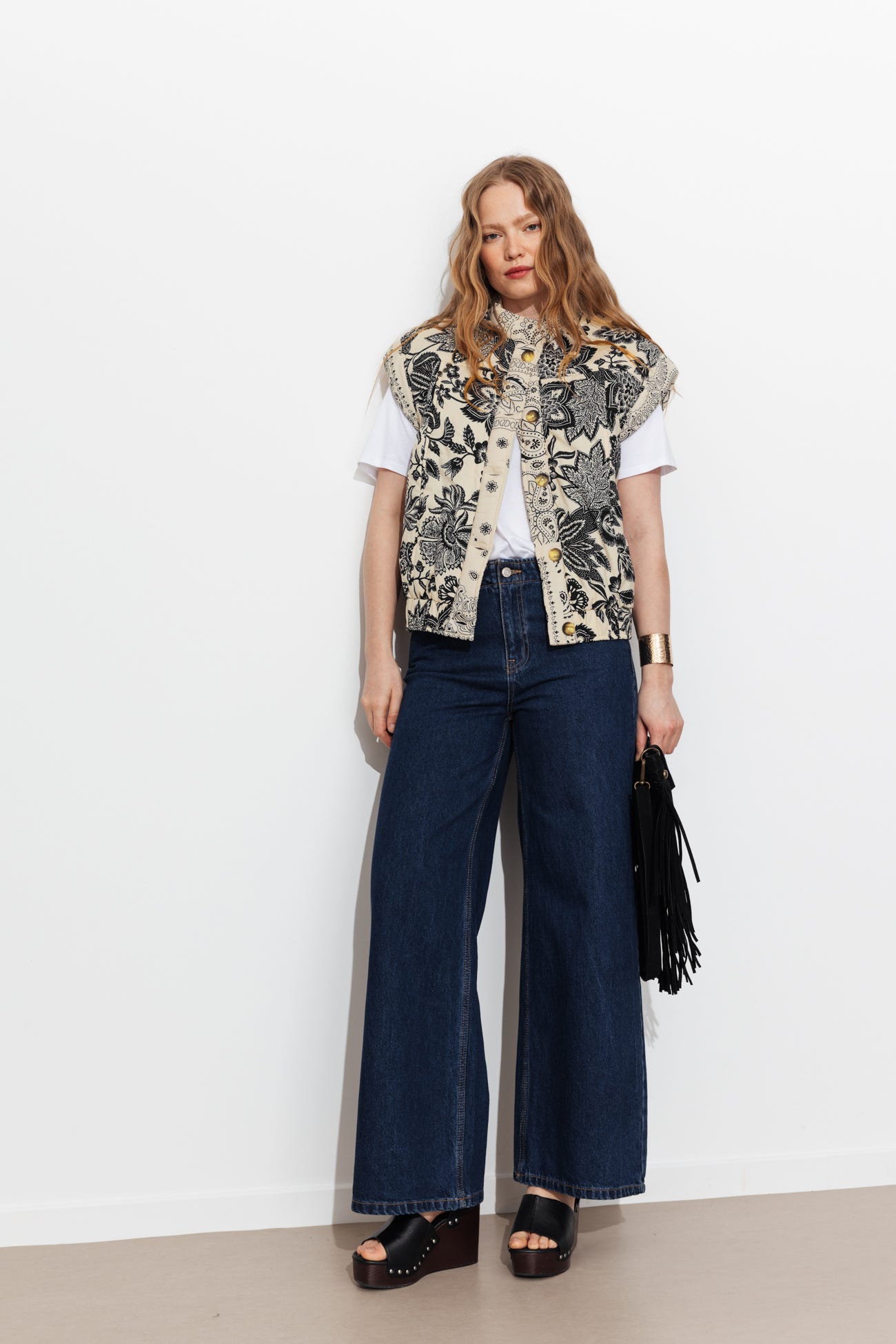 Sleeveless padded jacket