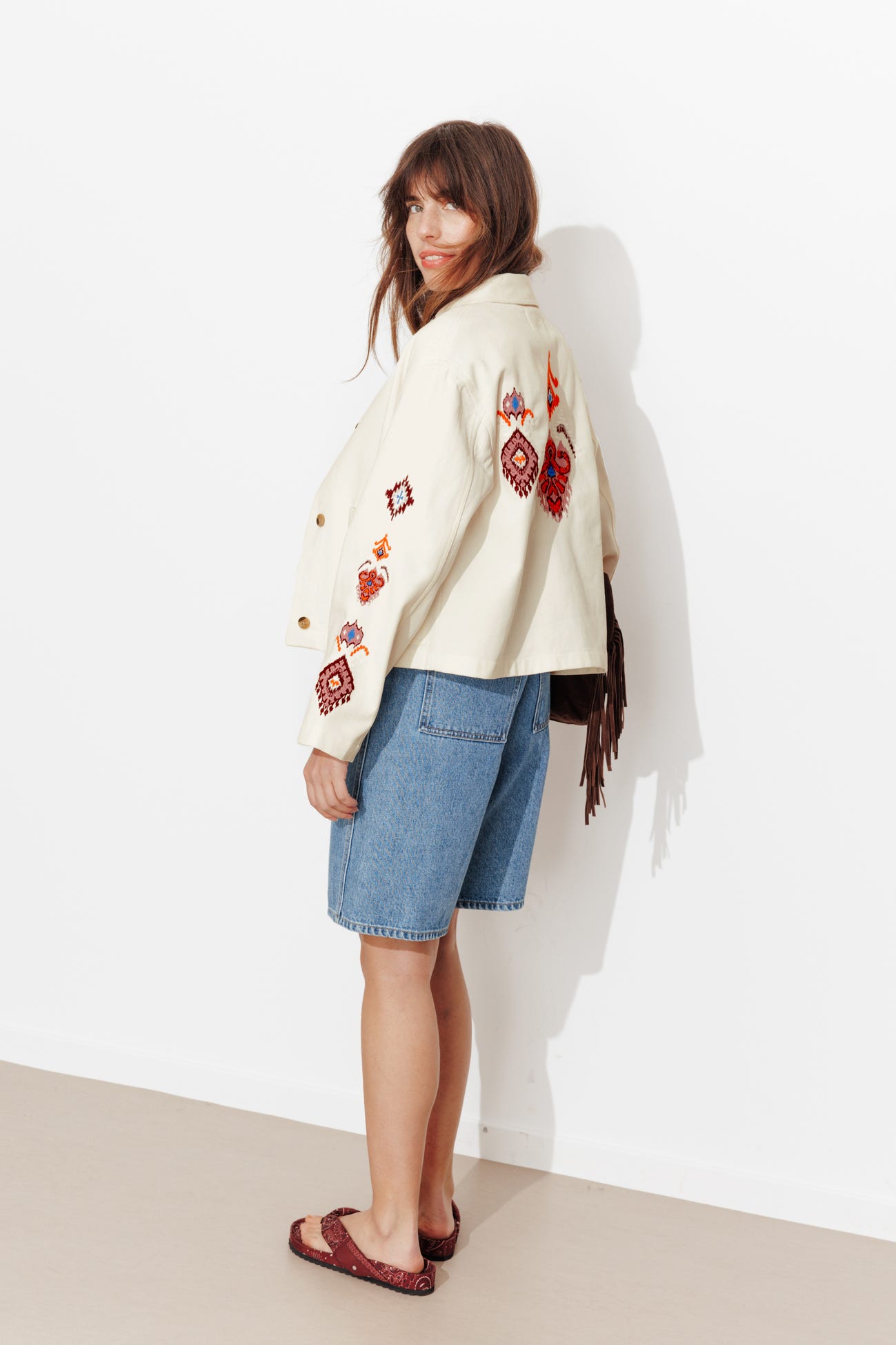 Veste courte brodée Femme