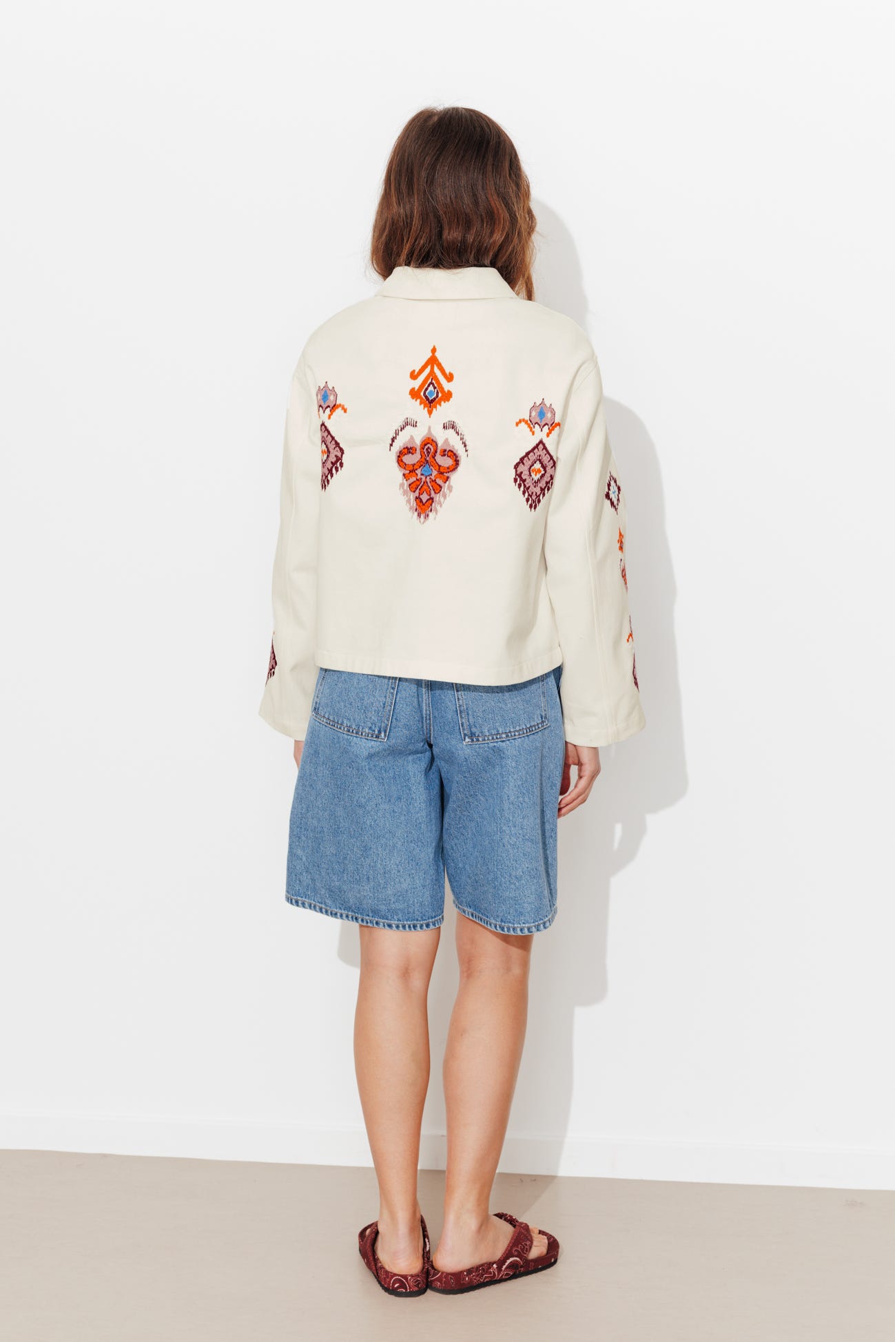 Veste courte brodée Femme