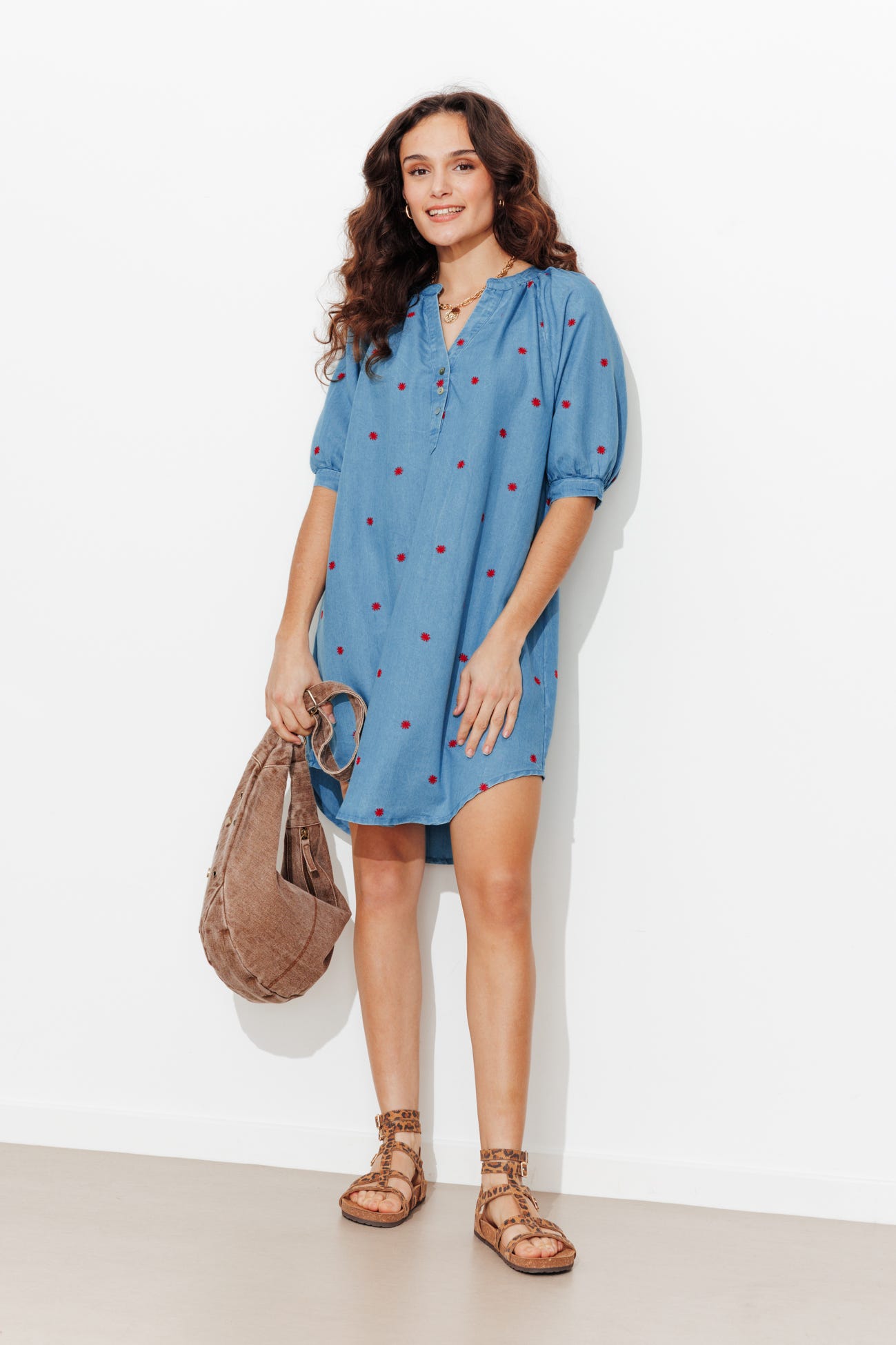 Robe courte brodée Femme