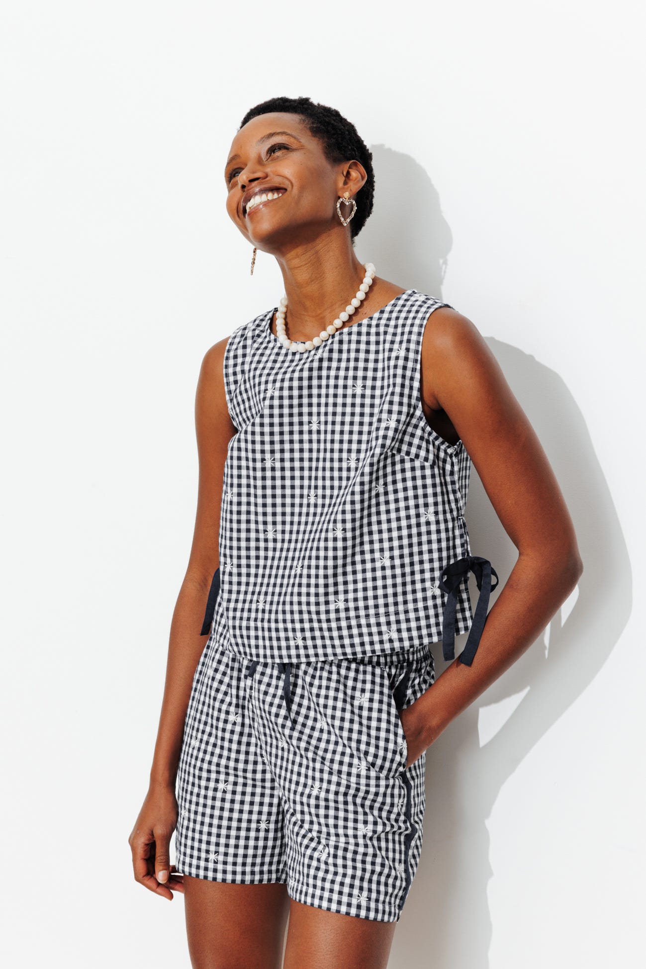 Top vichy brodé sans manches