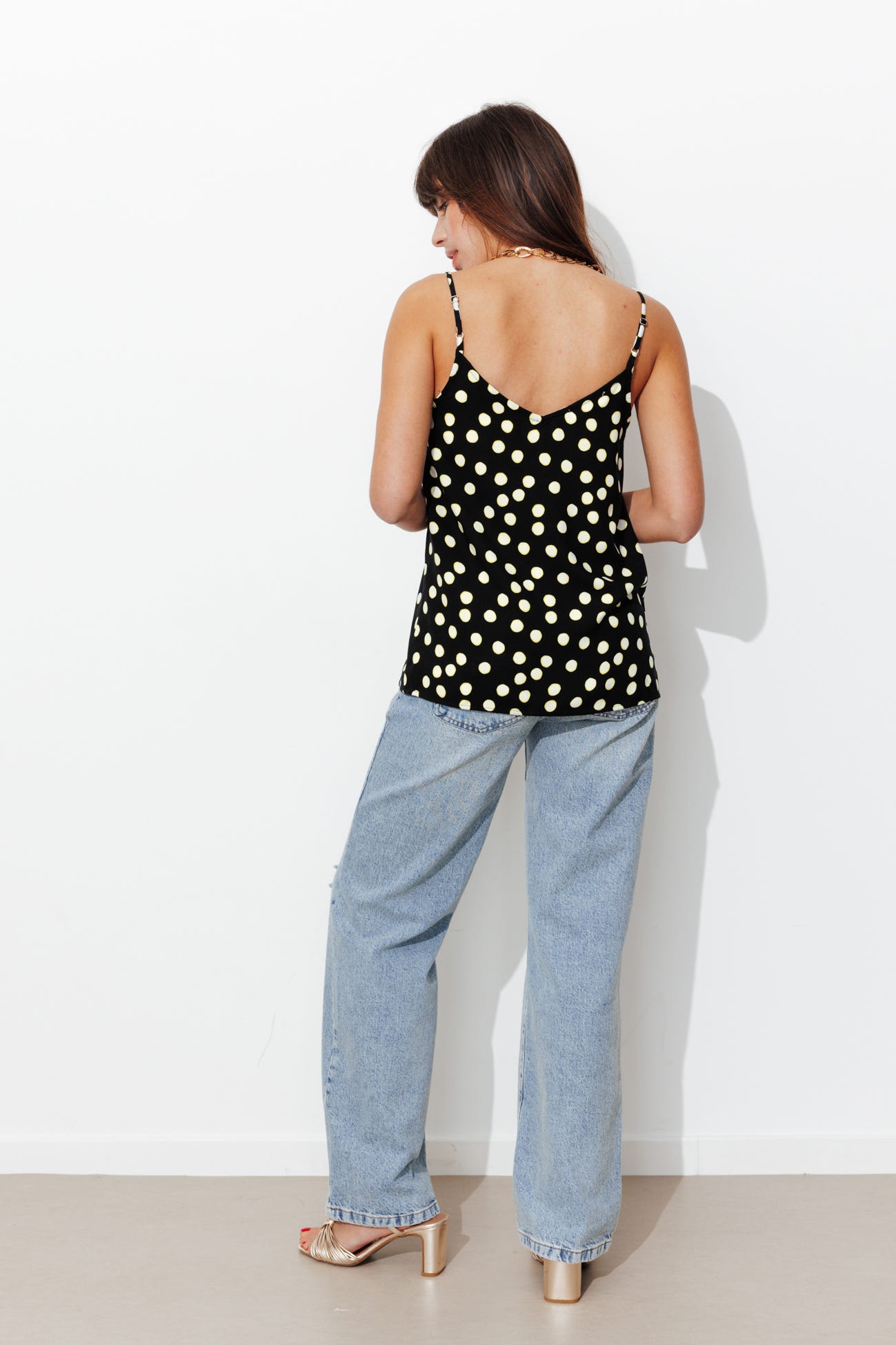 Top mit schmalen Trägern