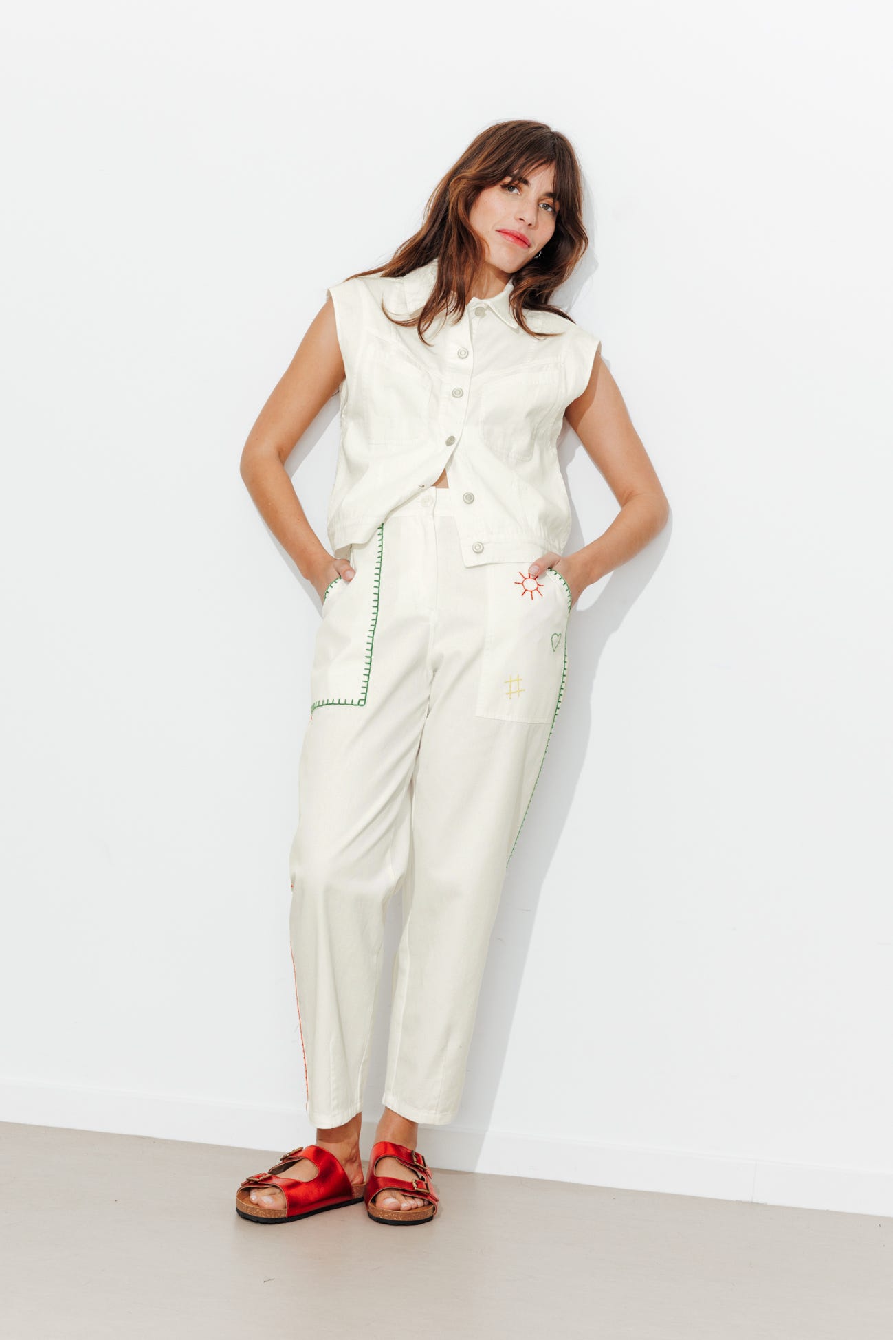 Pantalon carrot brodé Femme