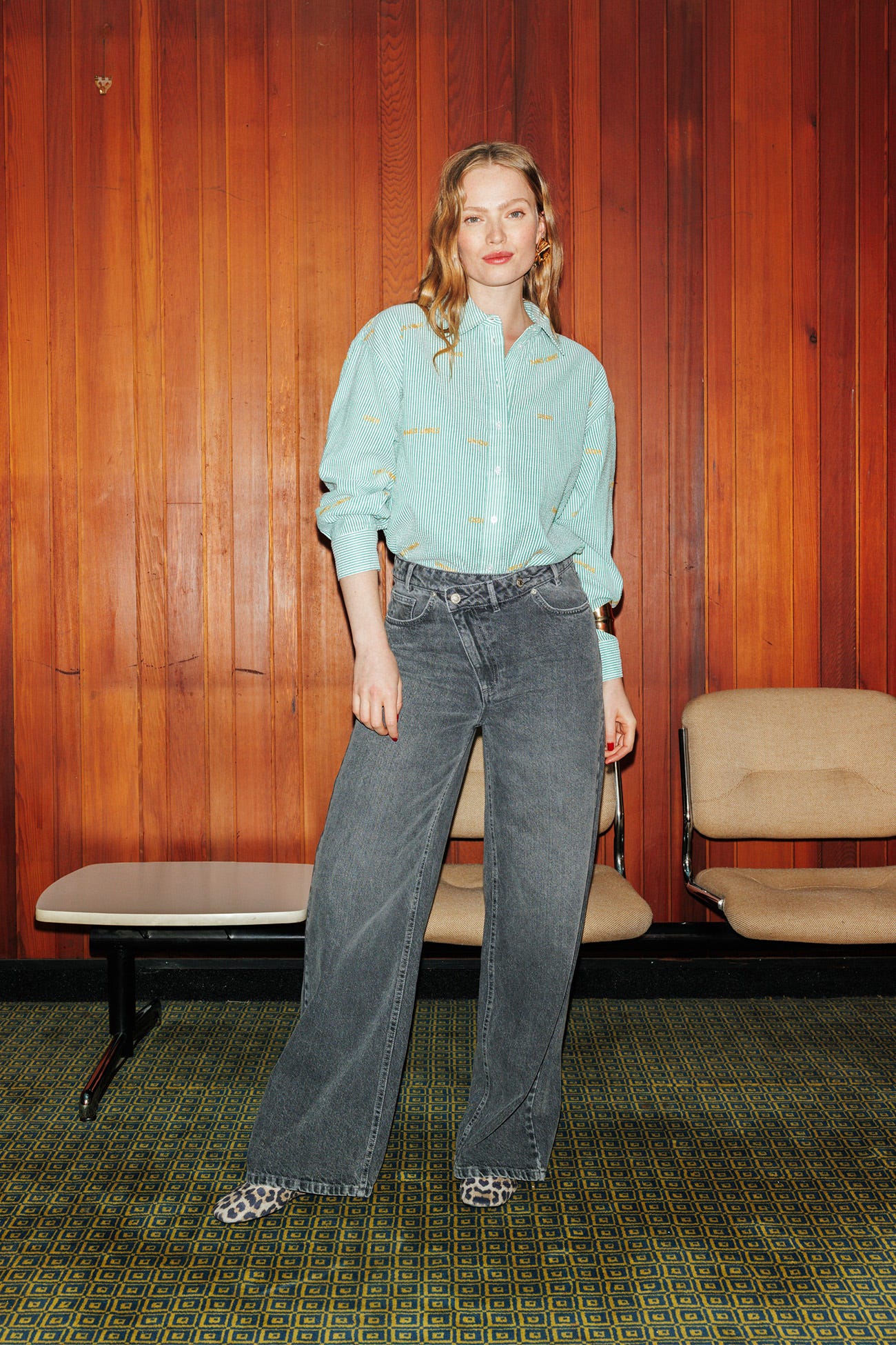 Jean large à bouton décalé