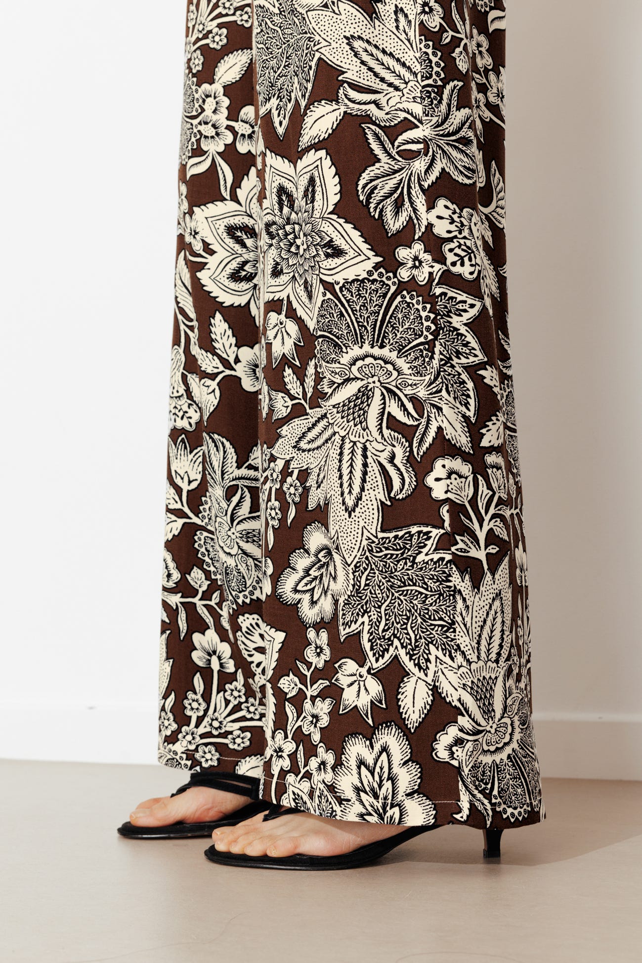 Spodnie z szerokimi nogawkami