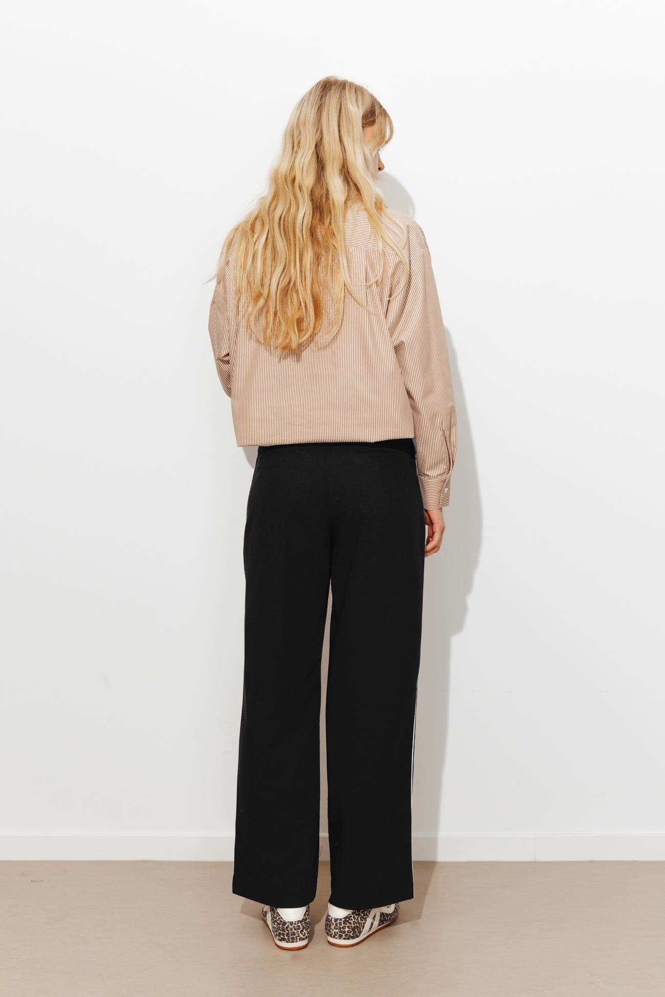 Pantalon recto con bandas