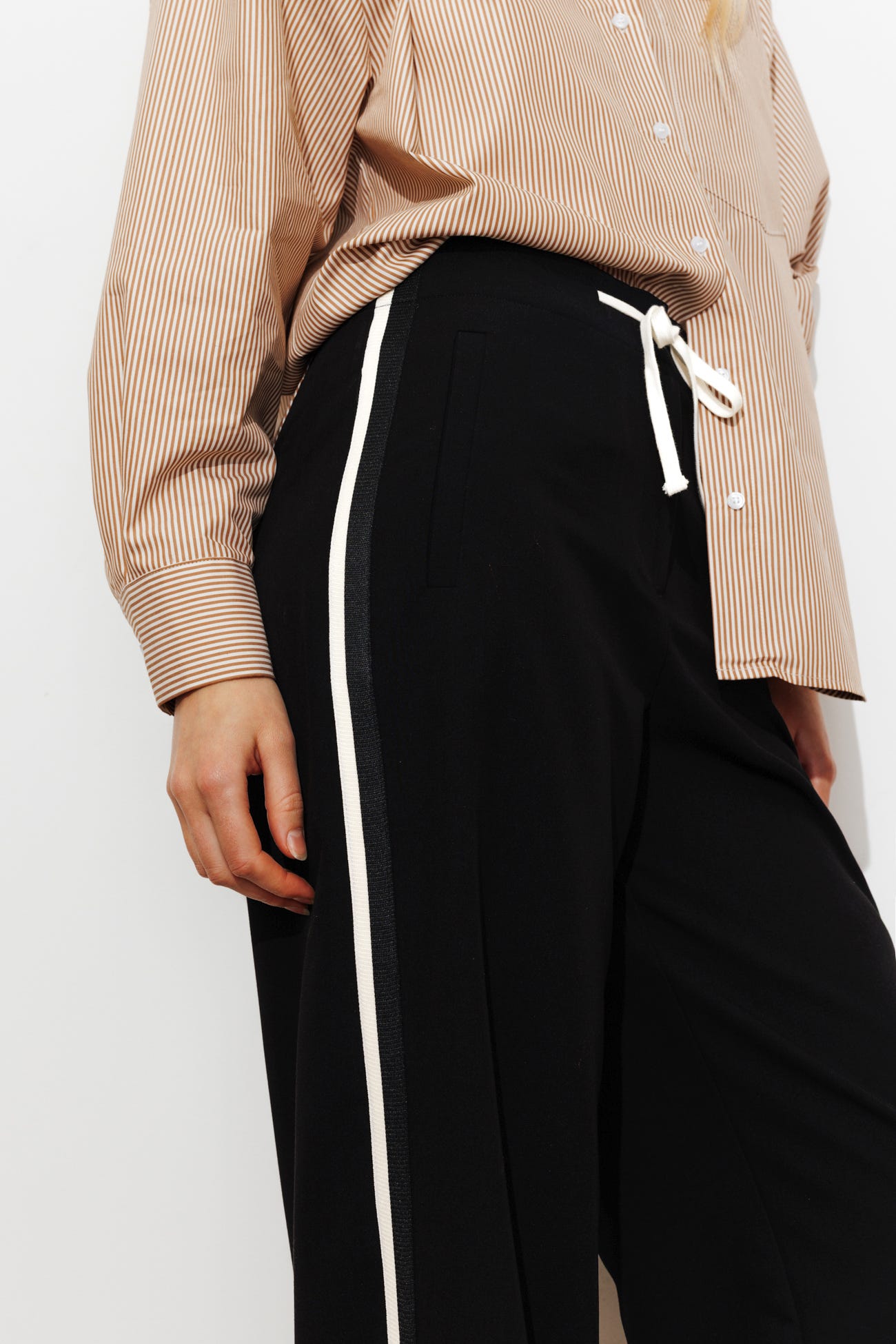 Pantalon recto con bandas