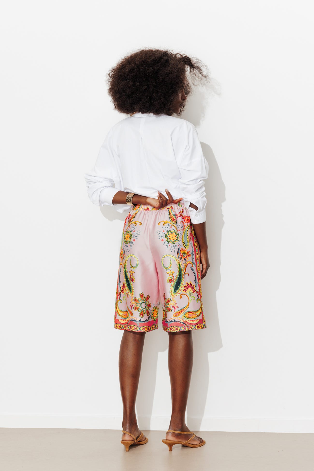 Patterned satin bermudas
