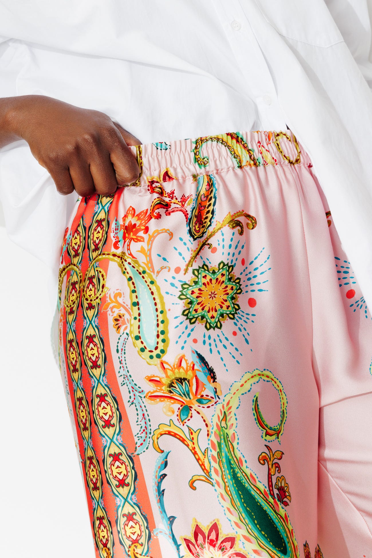 Bermuda de satén estampado