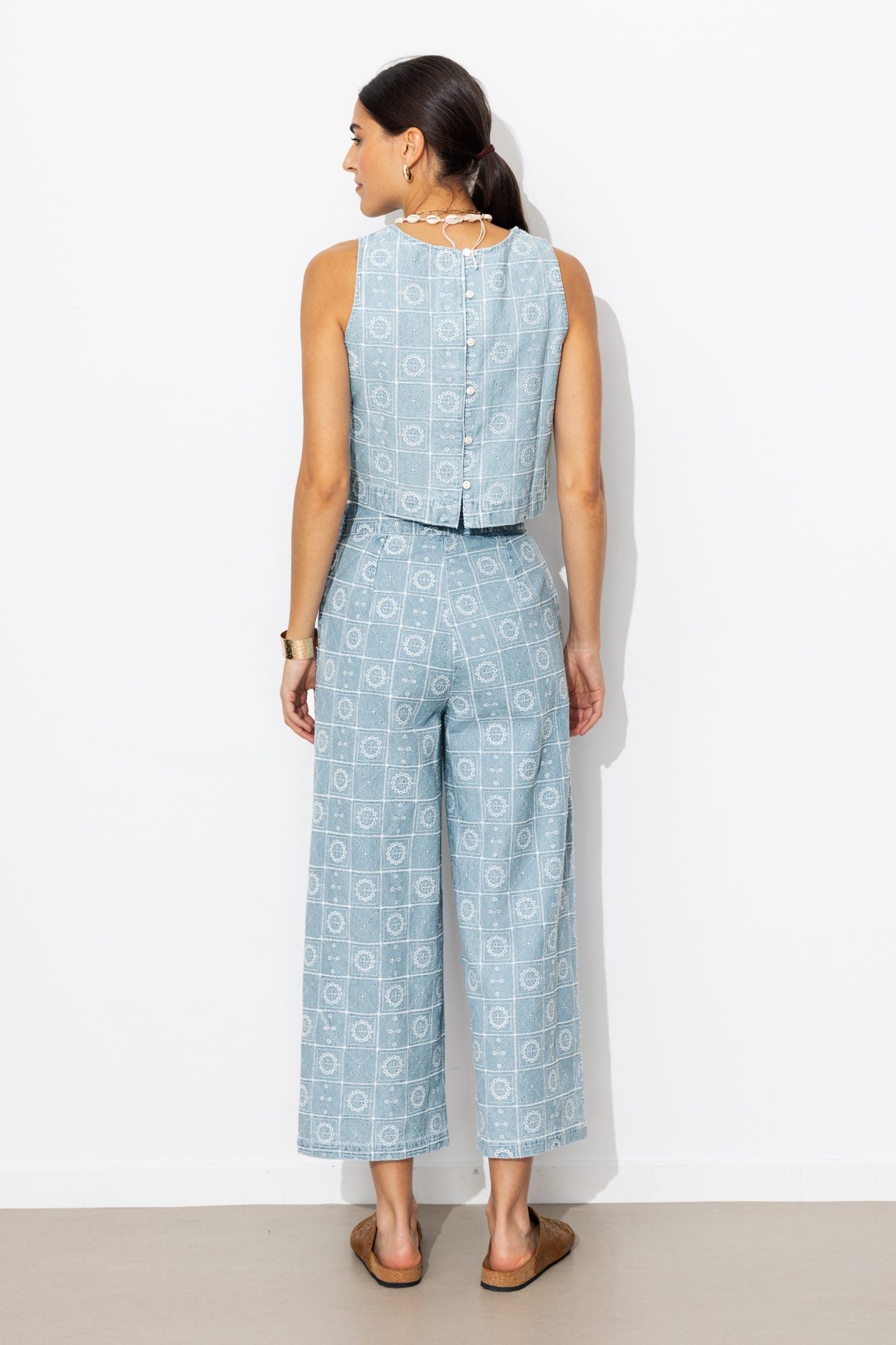 Krótkie szerokie jeansy haft