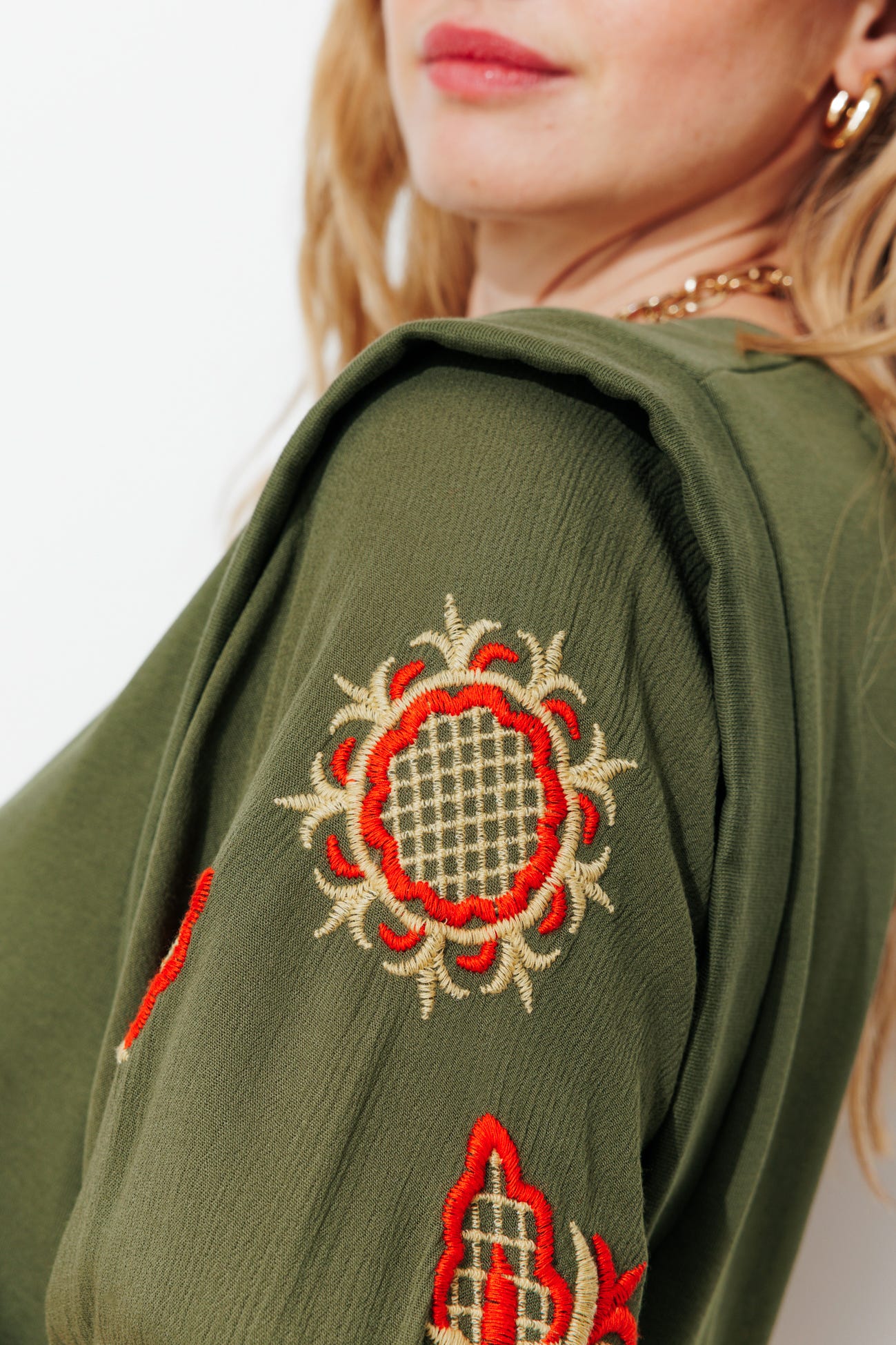 Vestido sudadera bordado