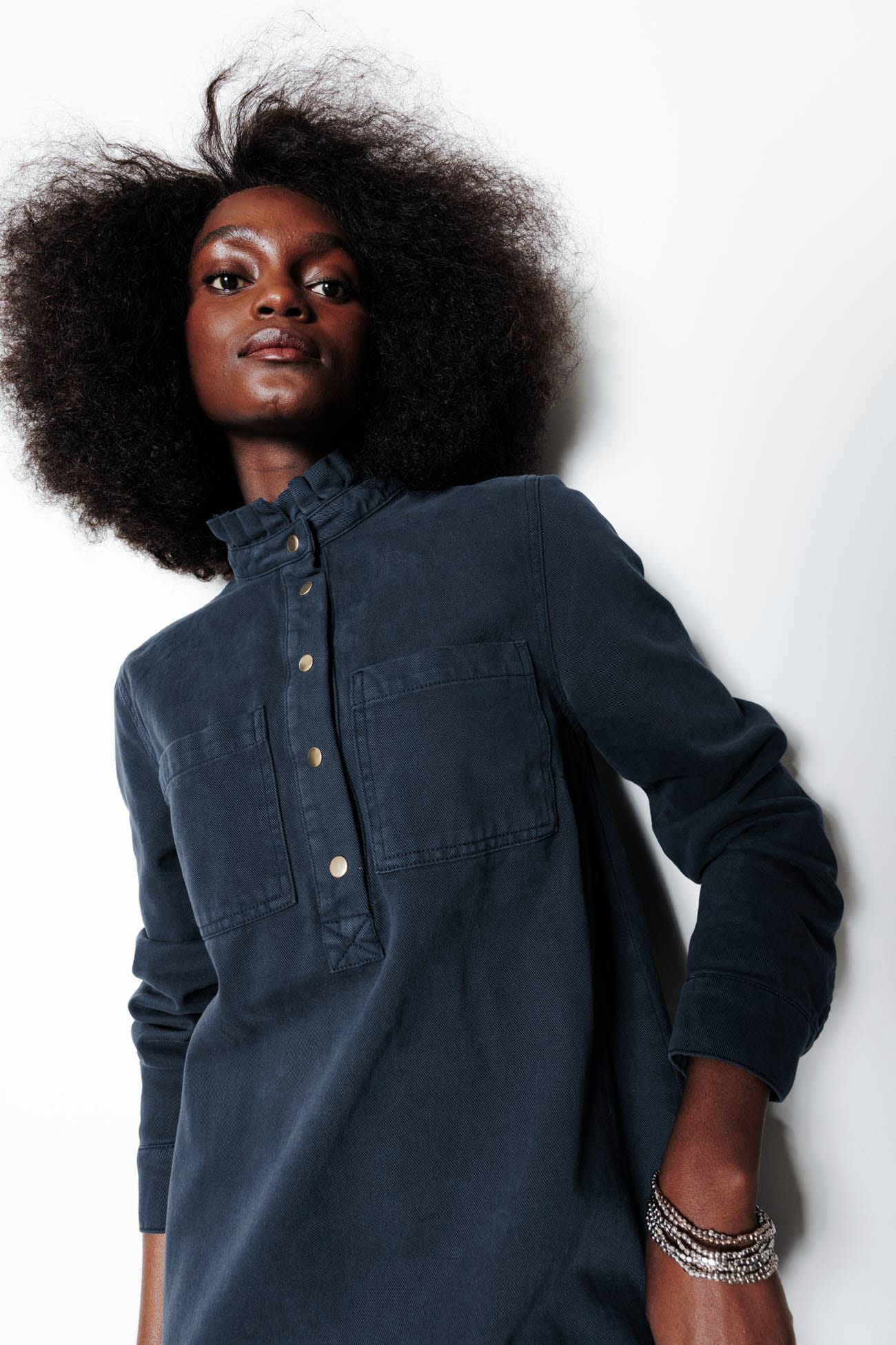 Robe en toile col frou-frou