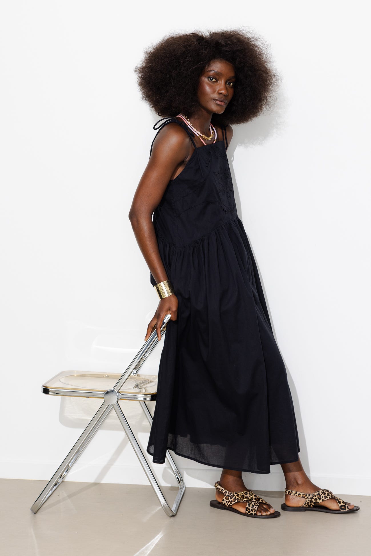 Robe brodée à bretelles