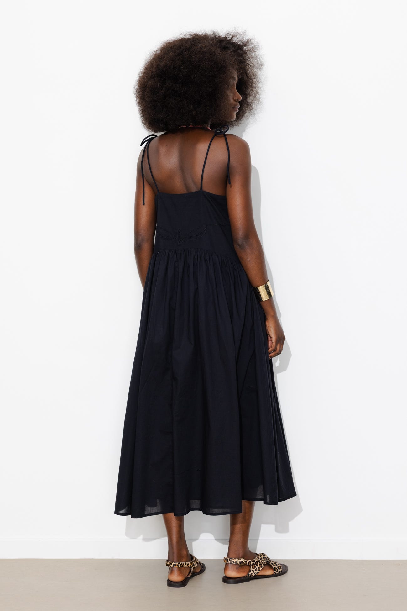 Robe brodée à bretelles