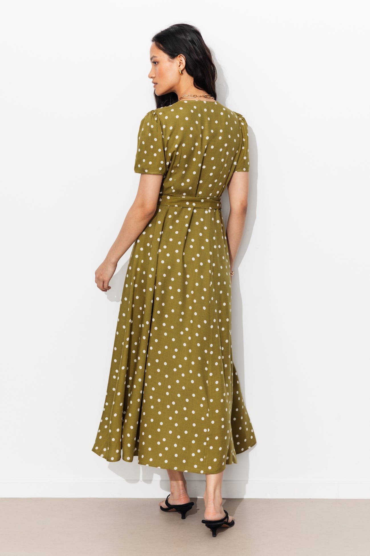 Sukienka zapinana na krzyż