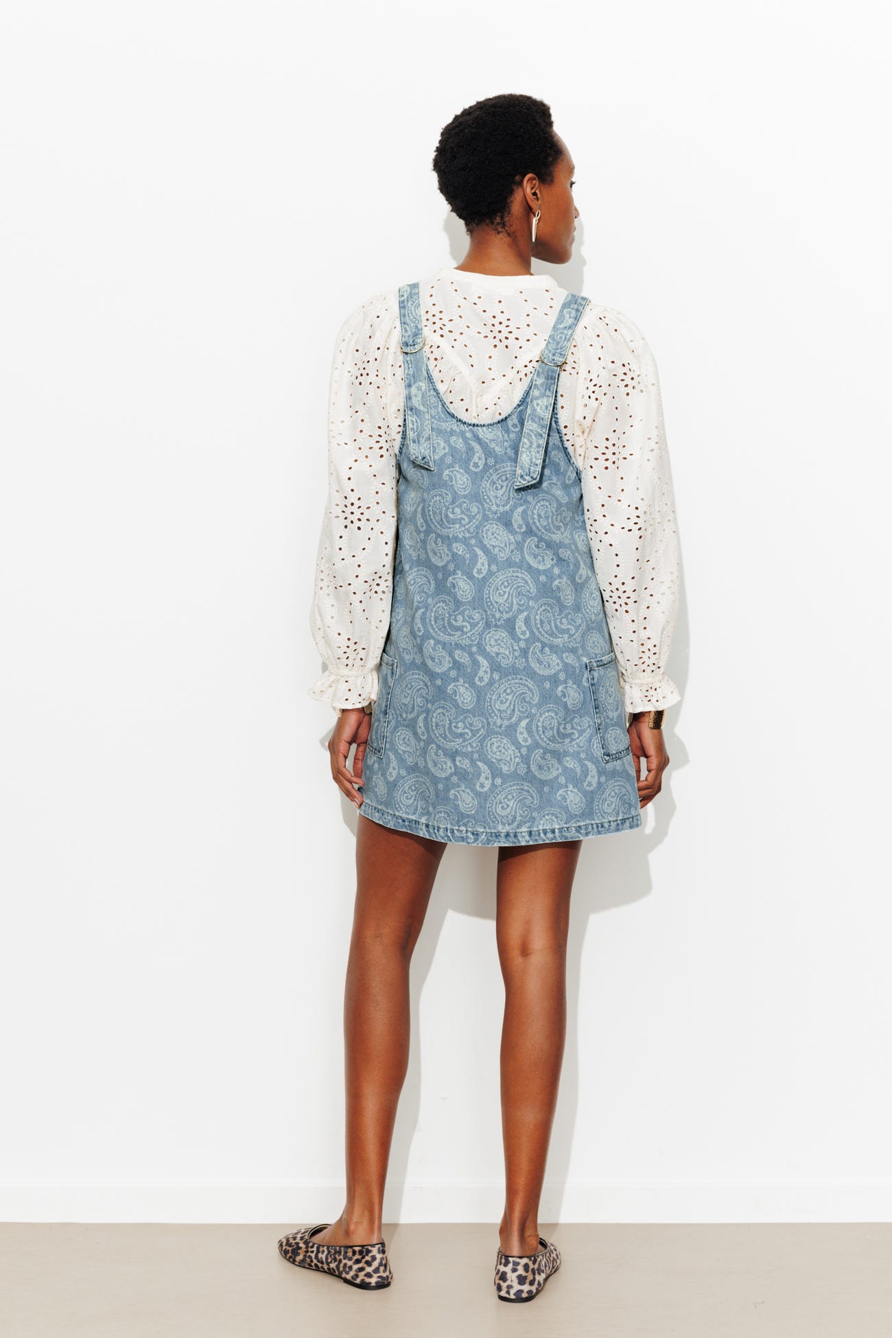 Robe-salopette en jean à motif