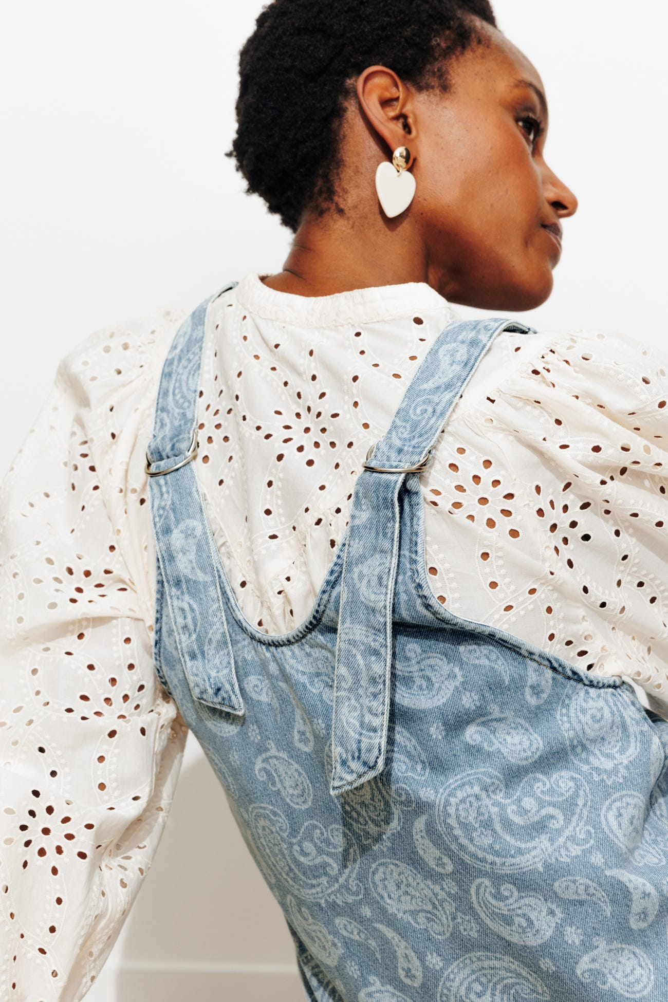 Robe-salopette en jean à motif