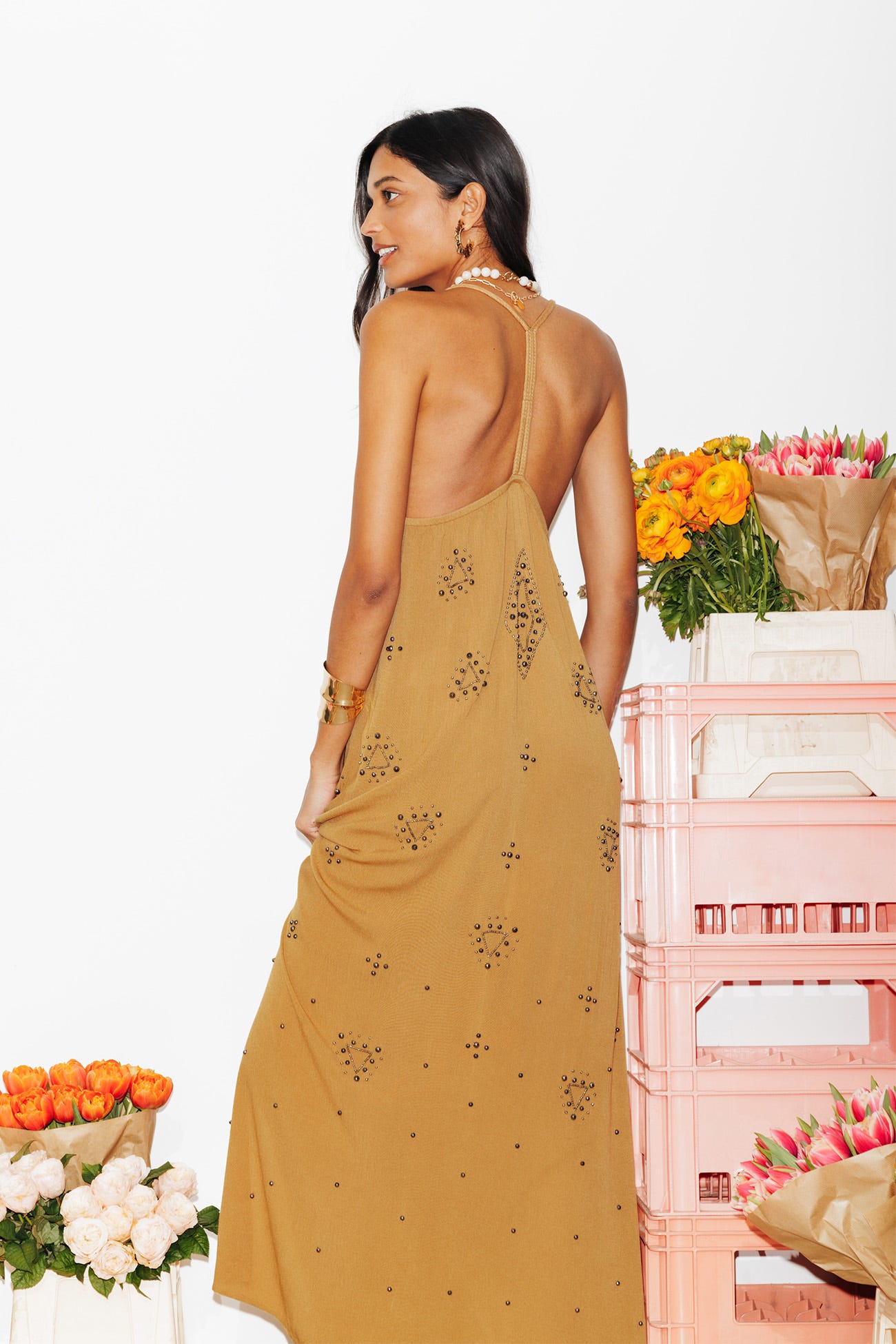 Langes Kleid mit Perlen