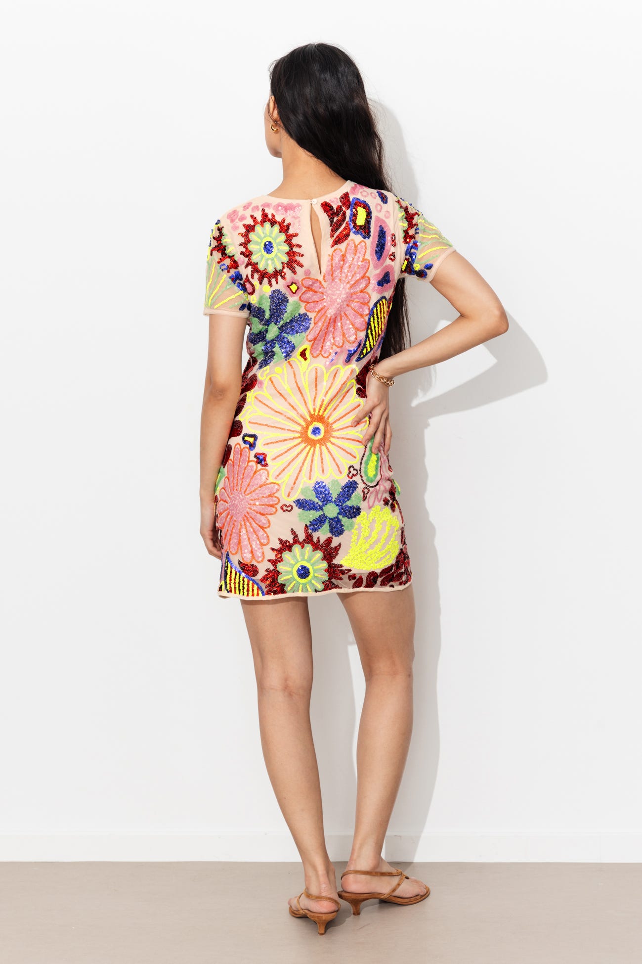 Vestido corto con lentejuelas