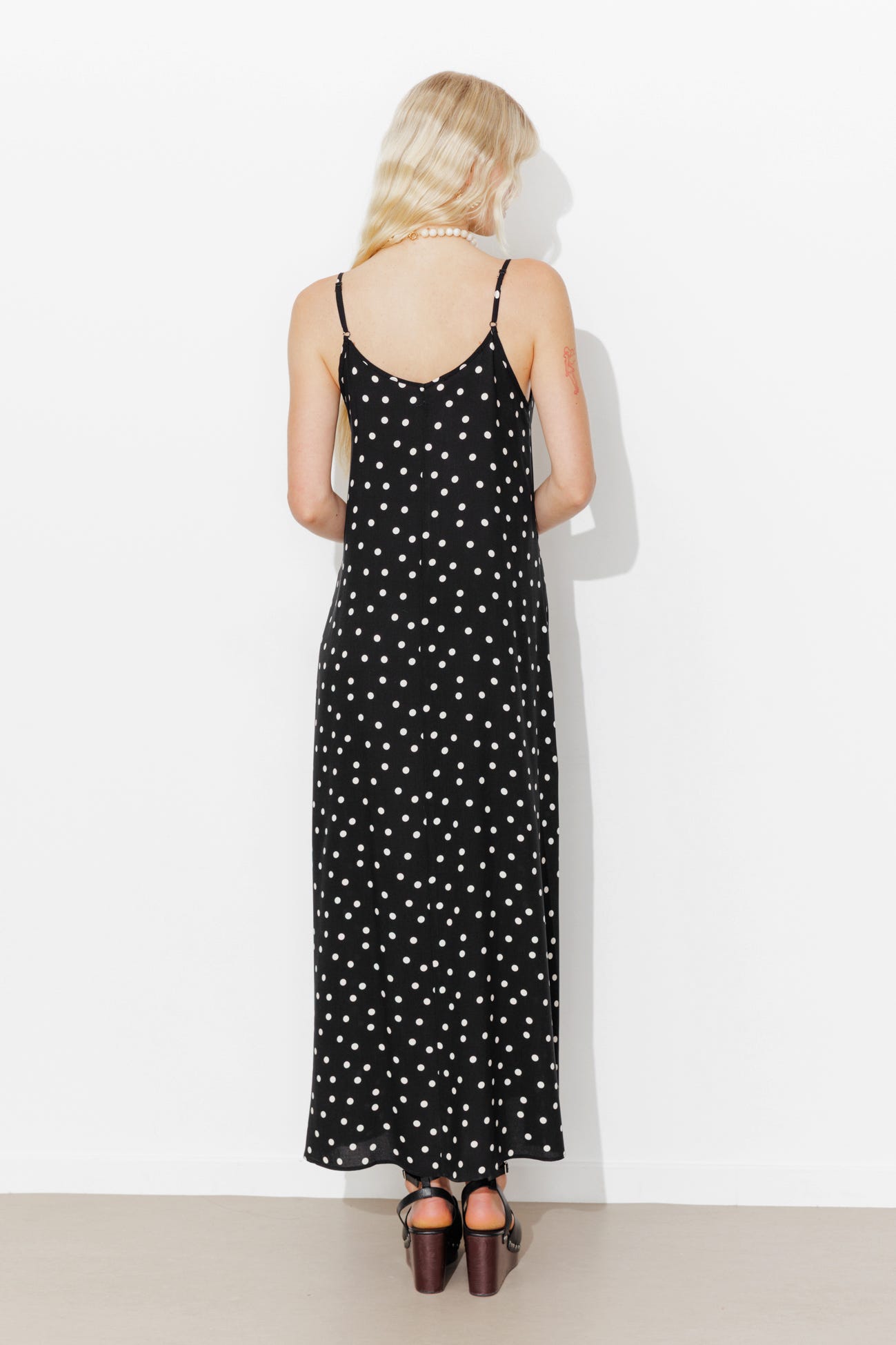 Robe longue à bretelles à pois