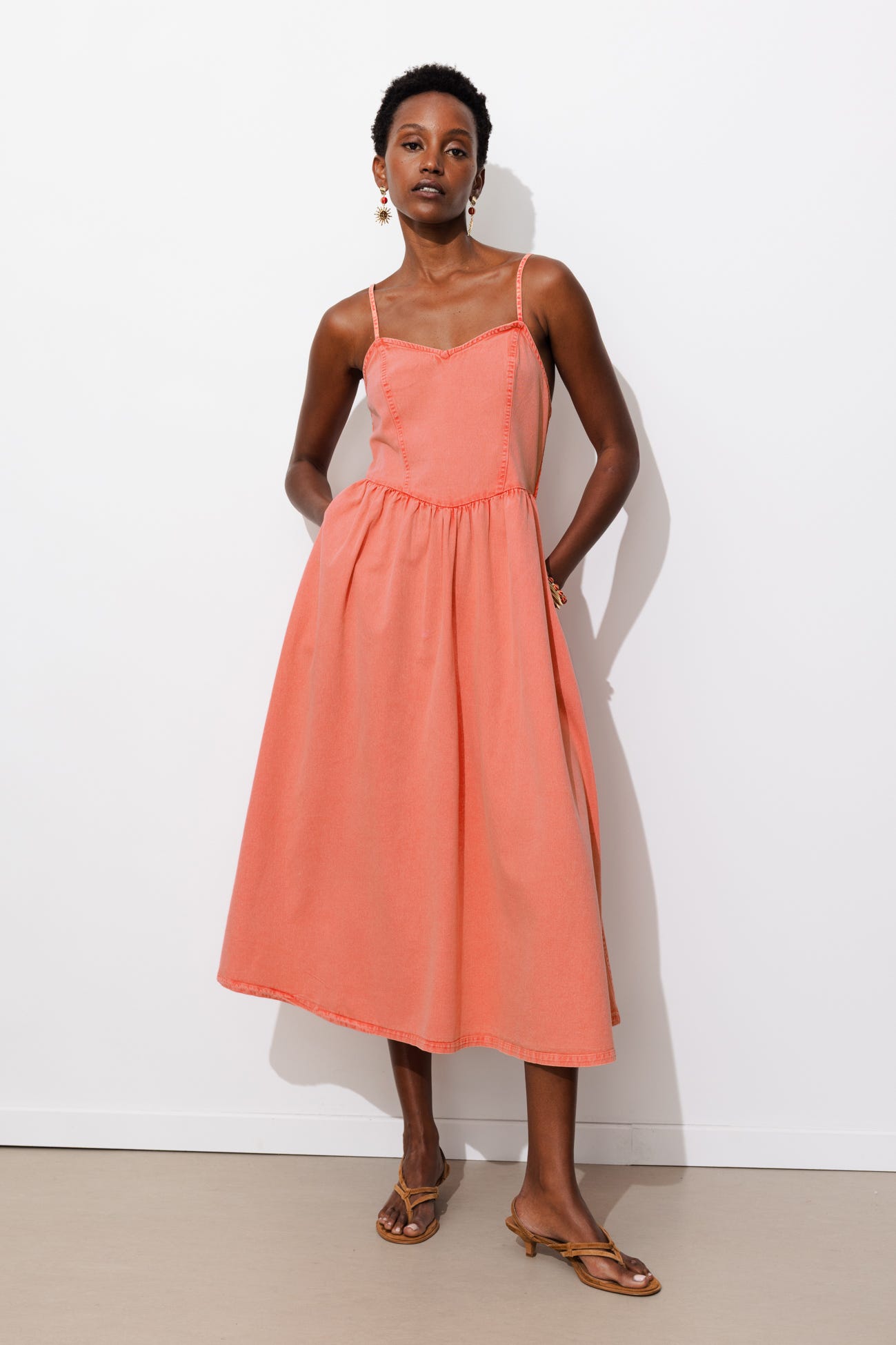 Robe midi à bretelles