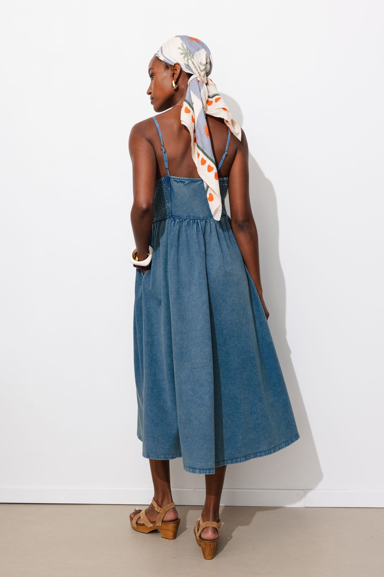 Robe midi à bretelles