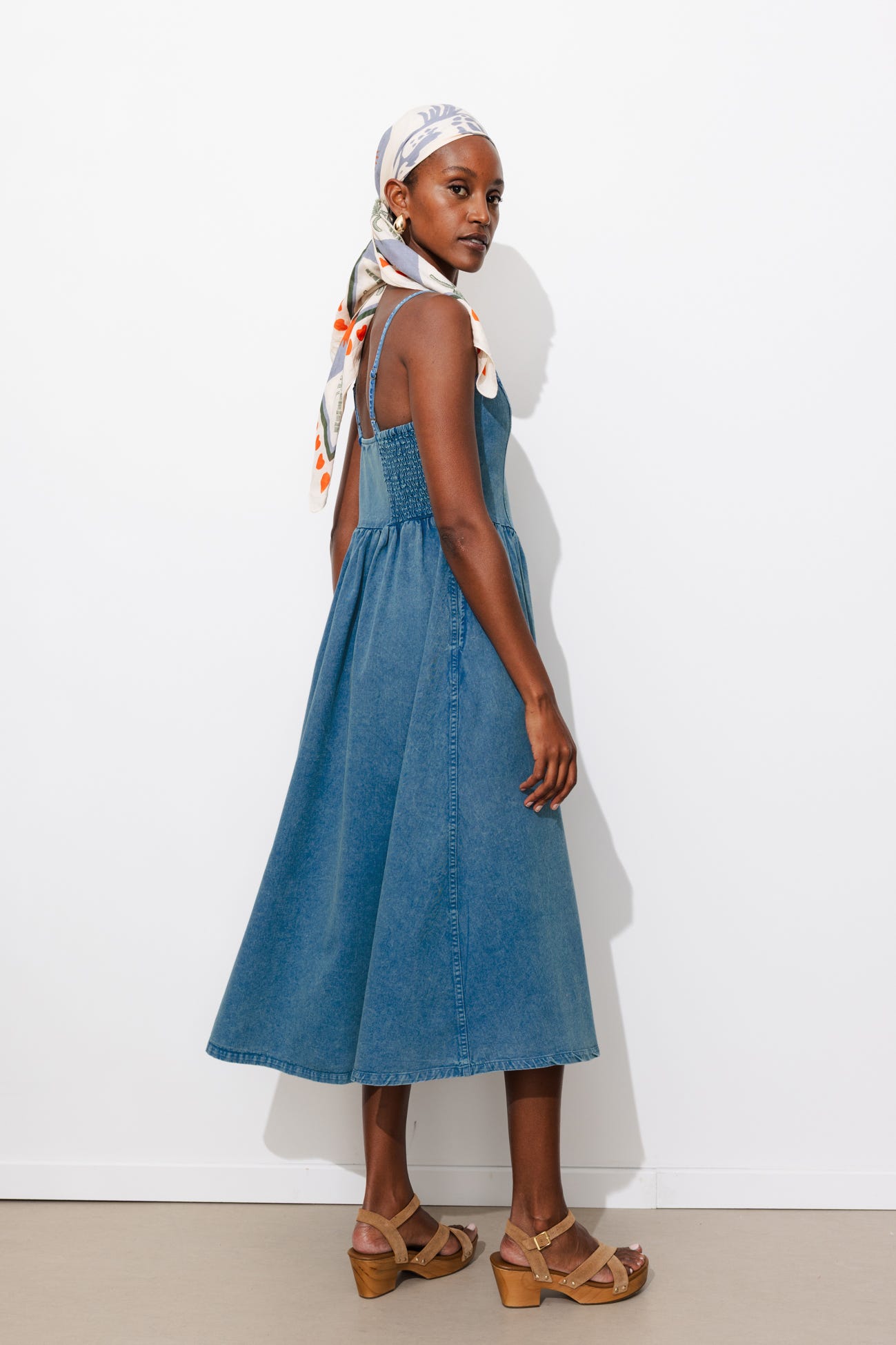 Robe midi à bretelles