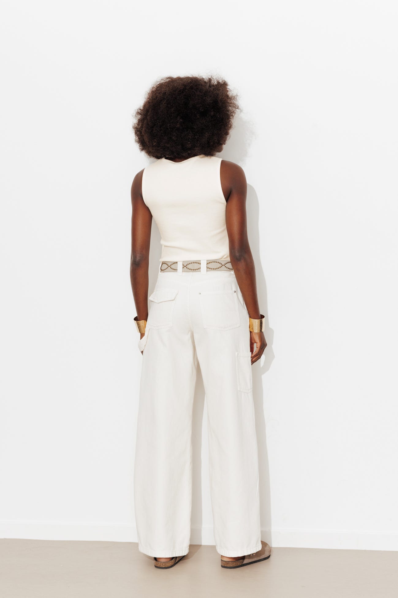 Débardeur côtelé fleur brodée