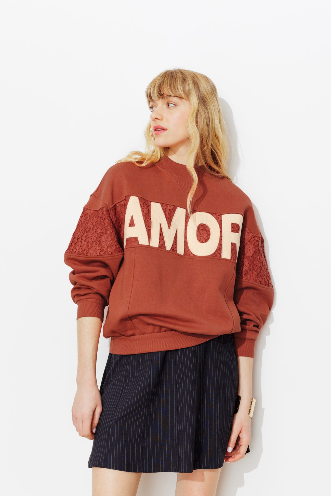 Sweat-shirt à message amor