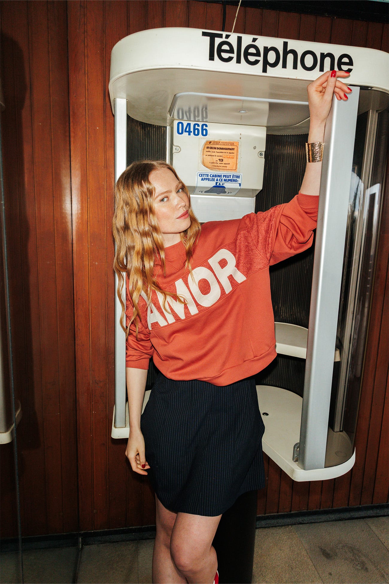 Felpa con slogan "AMOR"