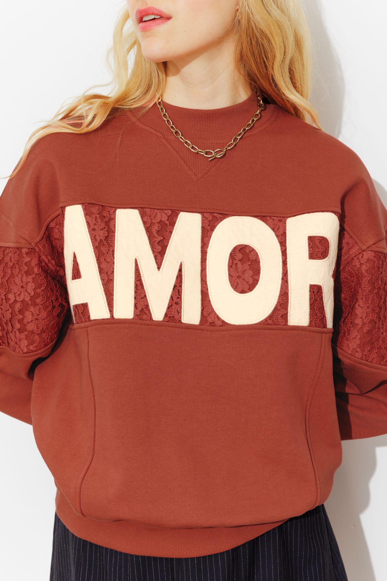 Sweat-shirt à message amor