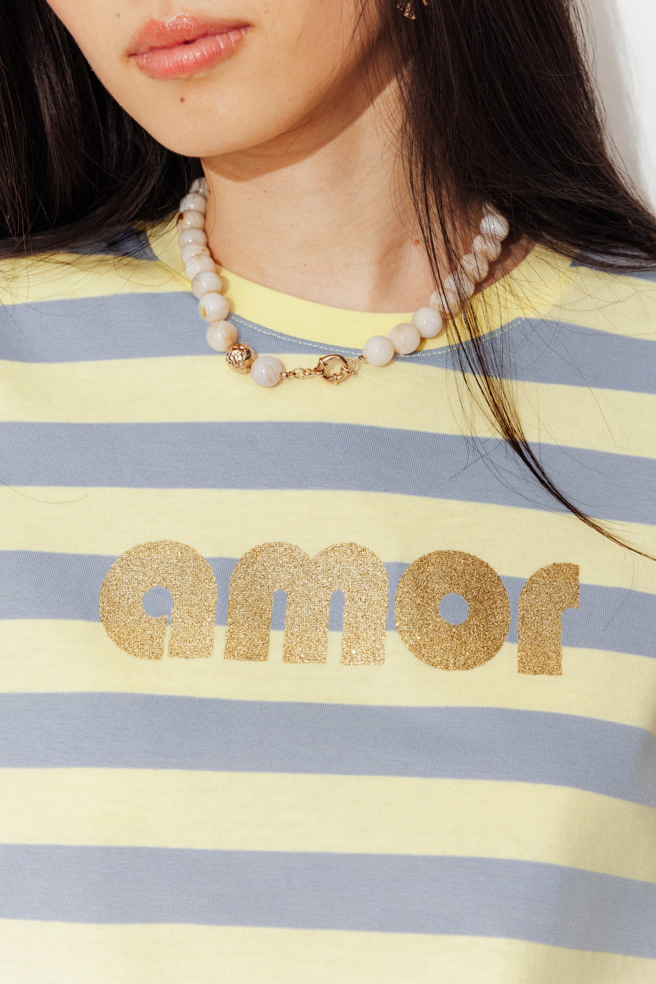 Camiseta de rayas con mensaje