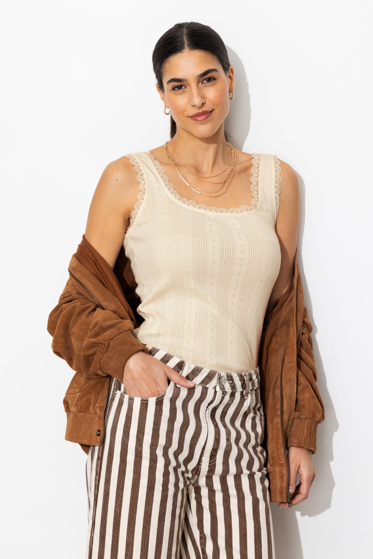 Top calado pointelle y encaje