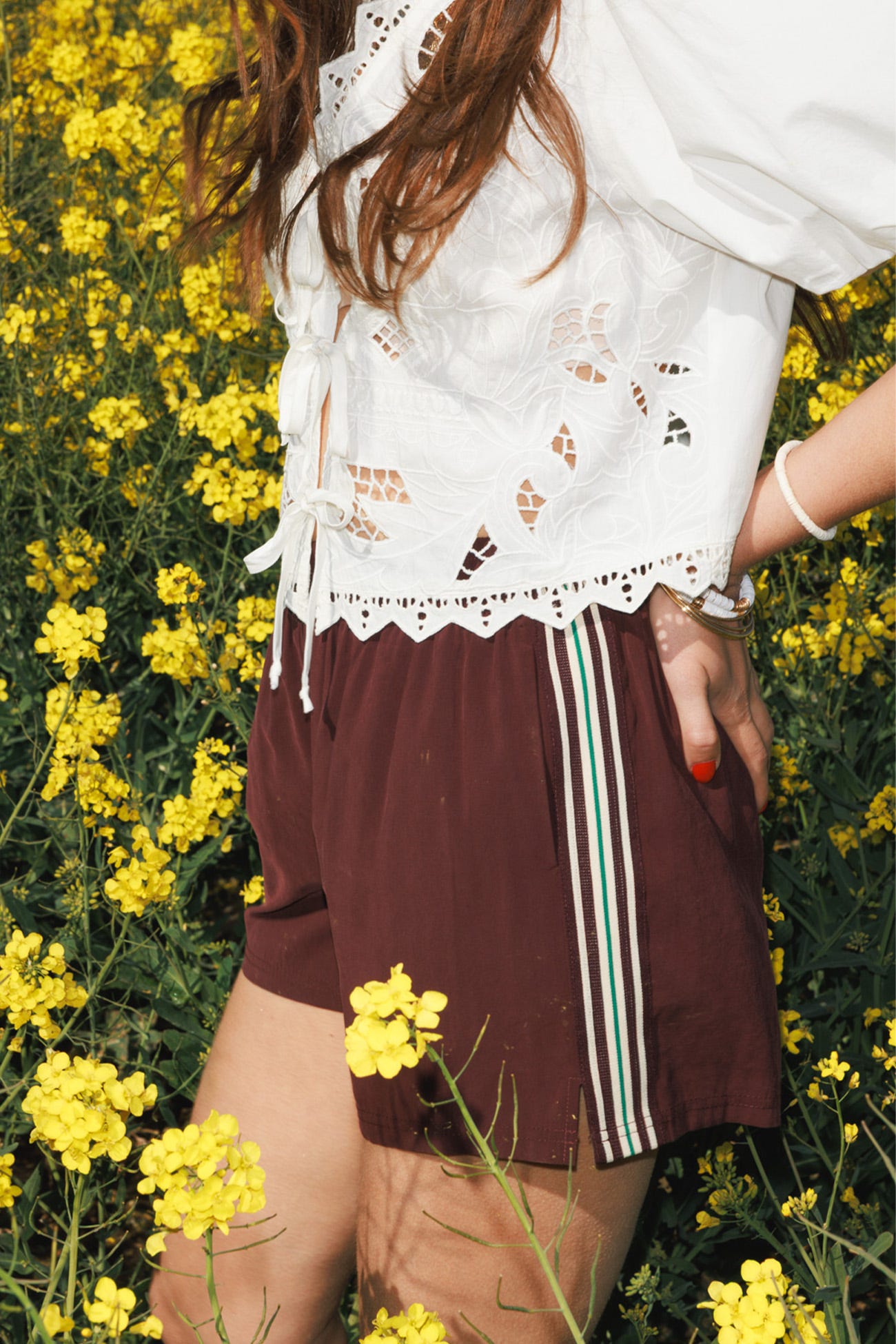 Short deportivo con bandas