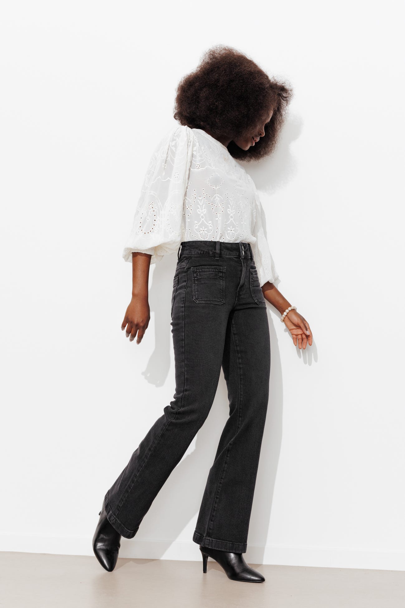 Flared Jeans im 70s-Style