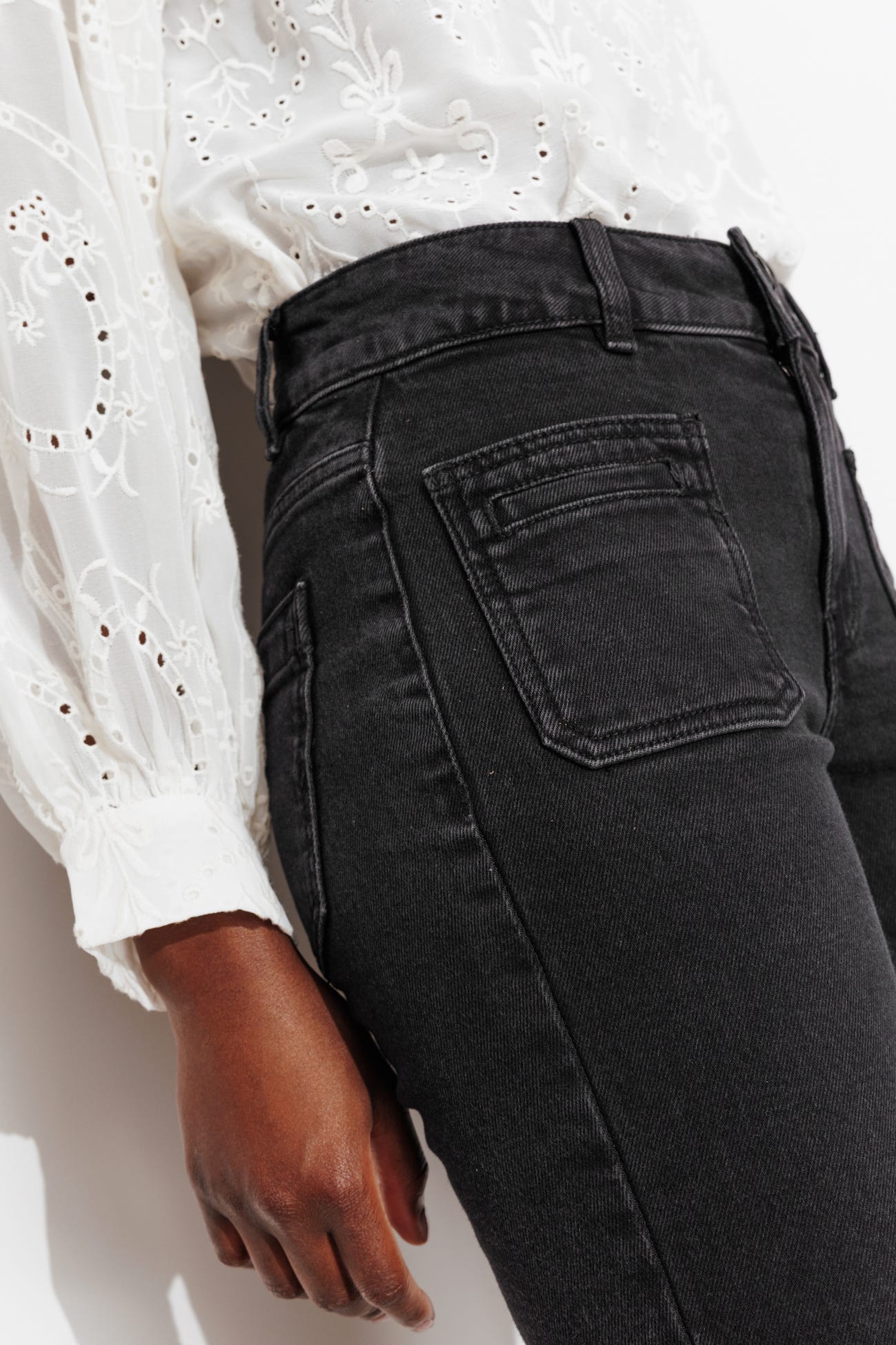 Flared Jeans im 70s-Style