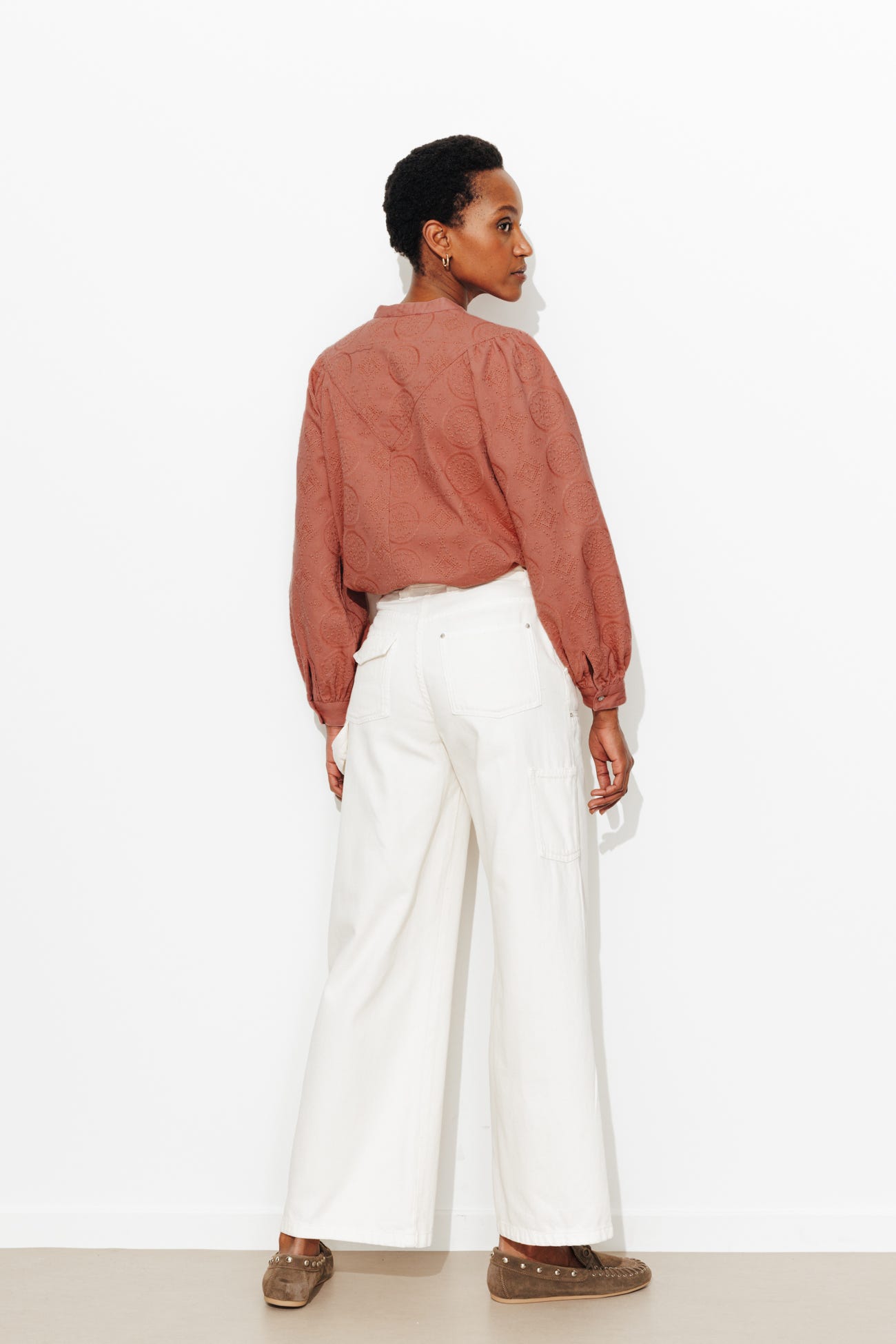 Chemise en toile brodée Femme