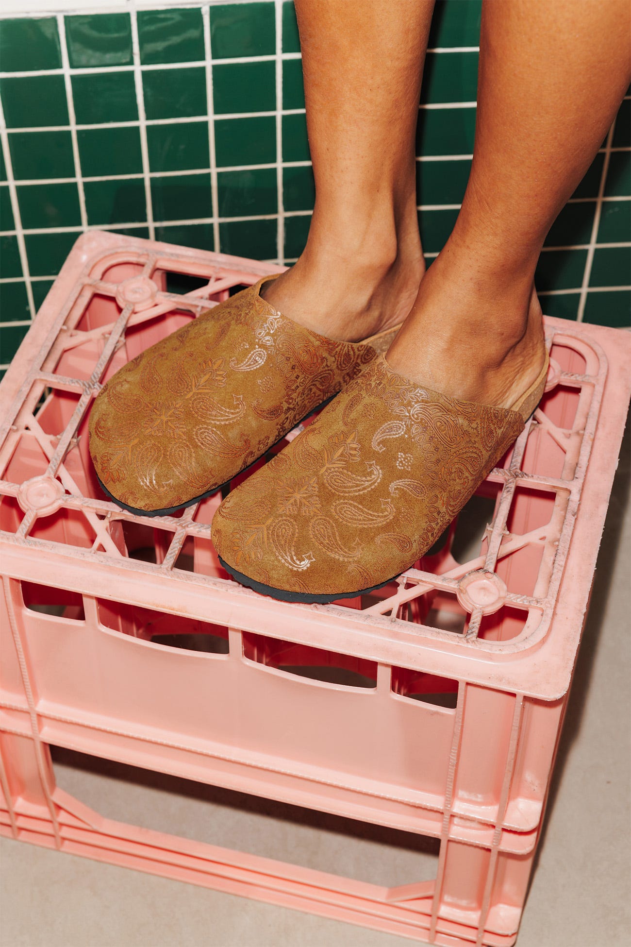 Bandana motif leather mules 