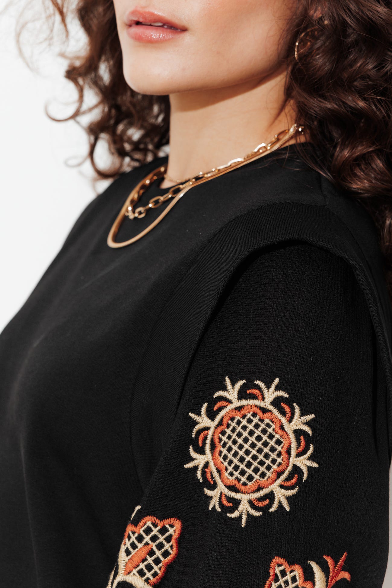 Besticktes Sweatkleid