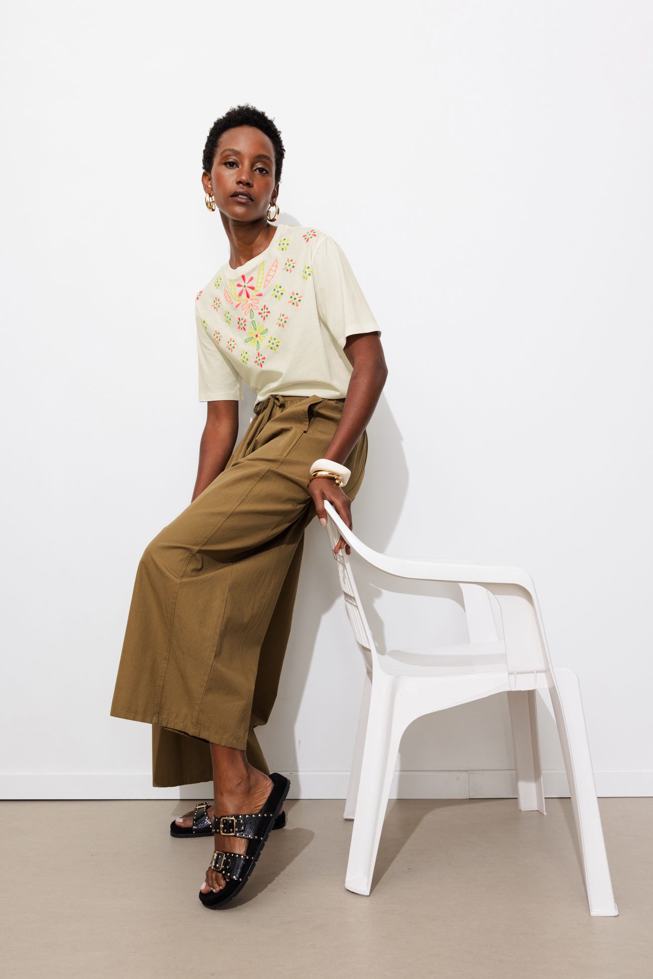T-shirt brodé Femme